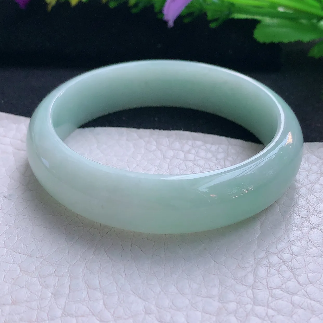 js实拍55*14.3*7平安镯 天然缅甸翡翠玉手镯甜绿水润宽边玉手环