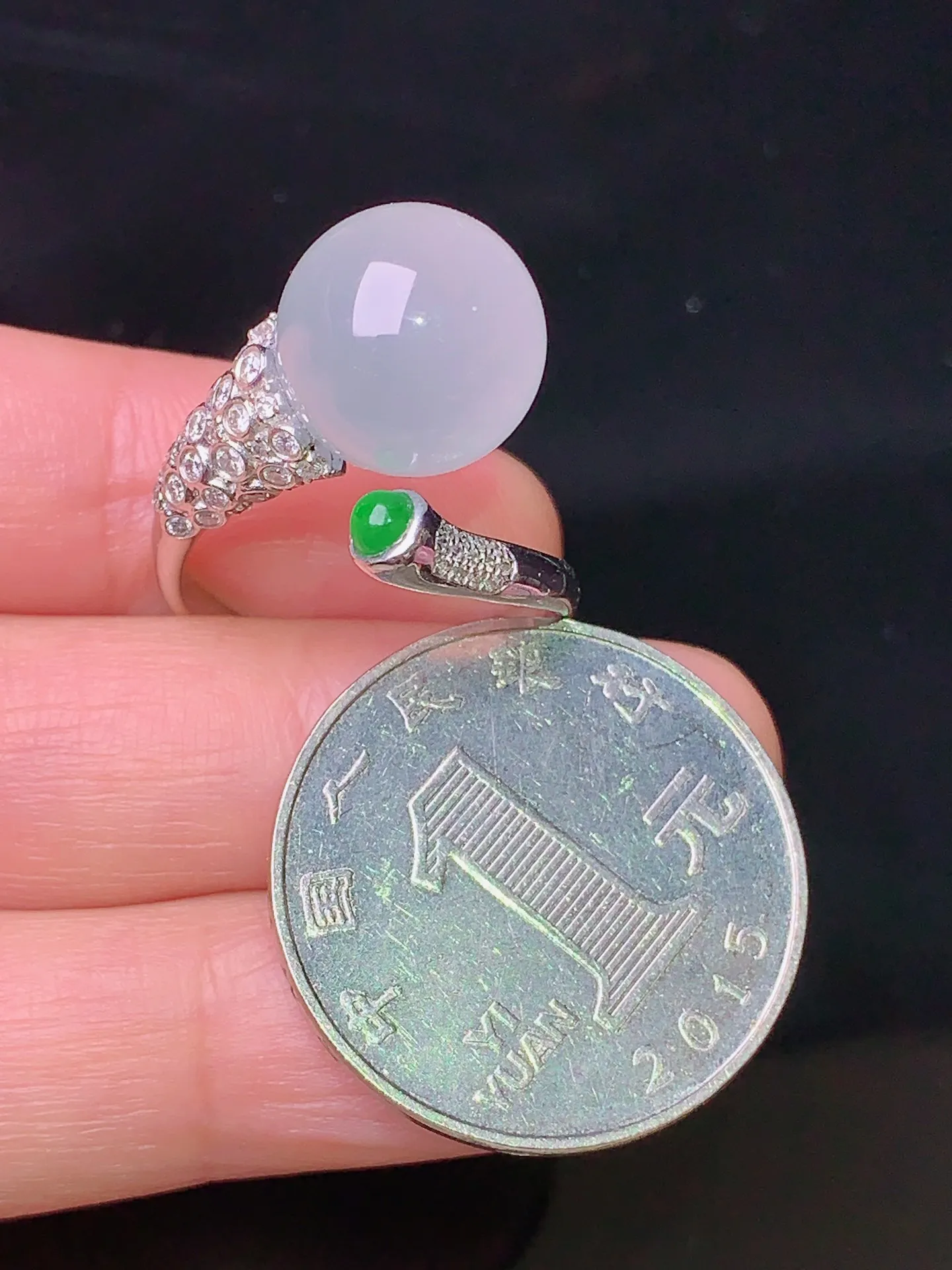 18k金钻镶嵌冰种圆珠项链 玉质细腻 色泽艳丽清新 圈口15 整体尺寸11.8