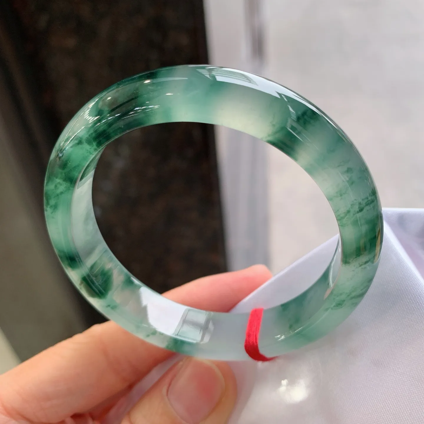 正圈高冰飘花 无瑕 尺寸：55.7/12.2/8.1 起荧光