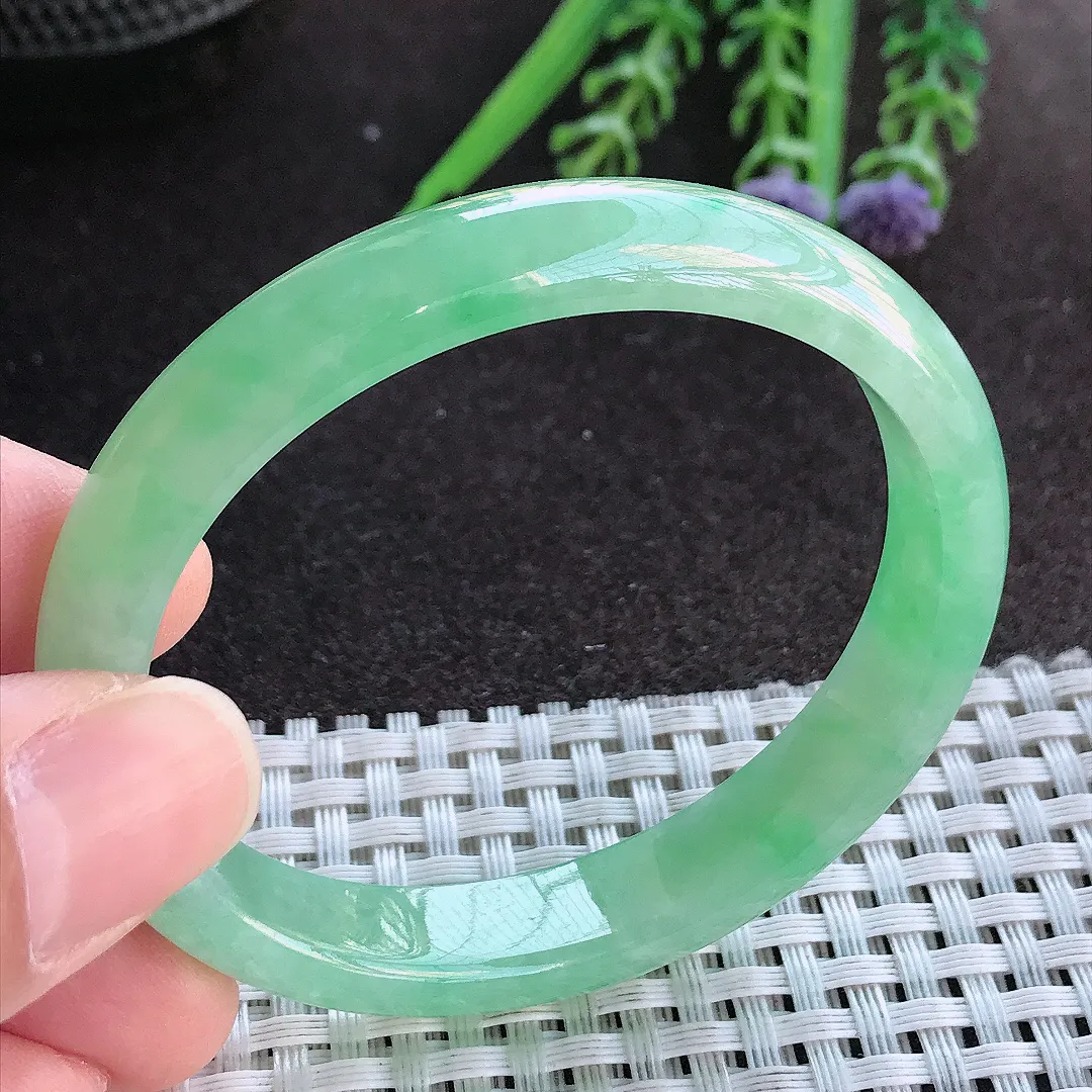 实拍A货翡翠52.5/47.8/10.2/6.5老坑冰润冰晴满甜绿贵妃手镯宽边玉镯手环