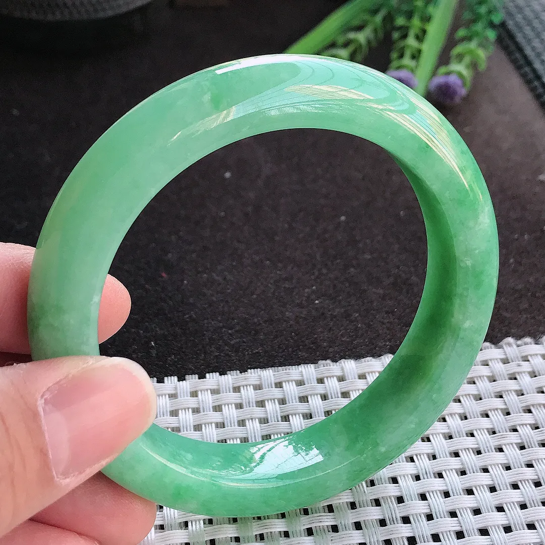 实拍A货翡翠57.8/12.6/9.6老坑精美温润满绿手镯宽边玉镯手环