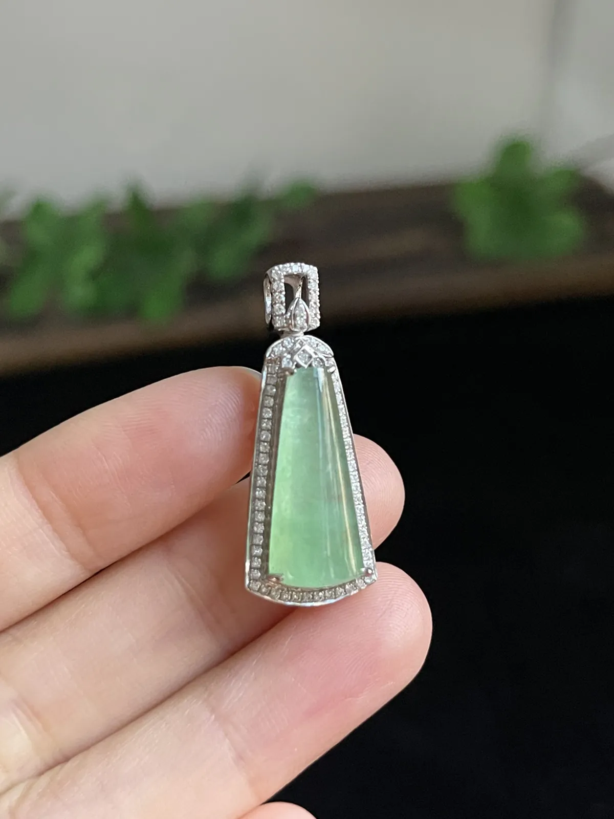 翡翠无事牌，印记：G18K,伴钻石