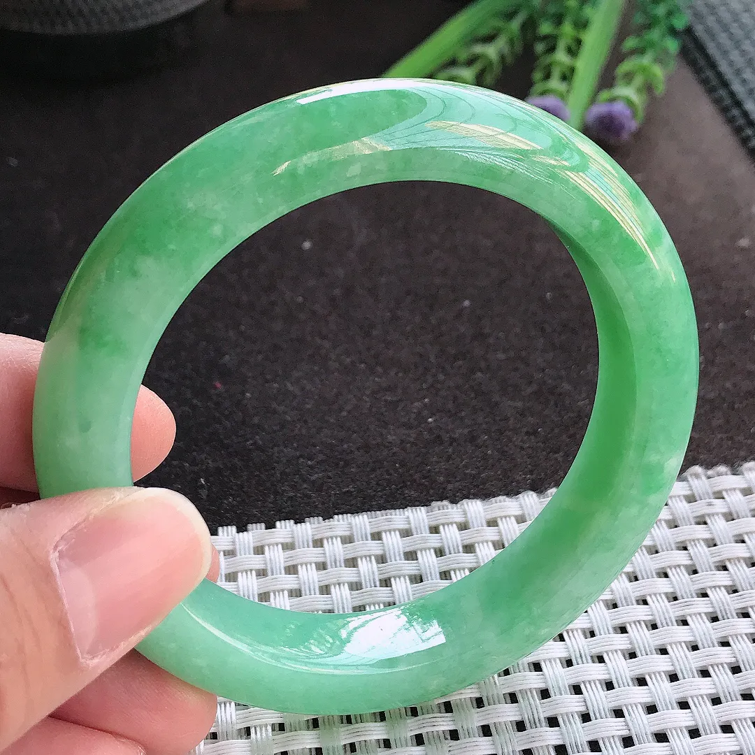 实拍A货翡翠57.8/12.6/9.6老坑精美温润满绿手镯宽边玉镯手环