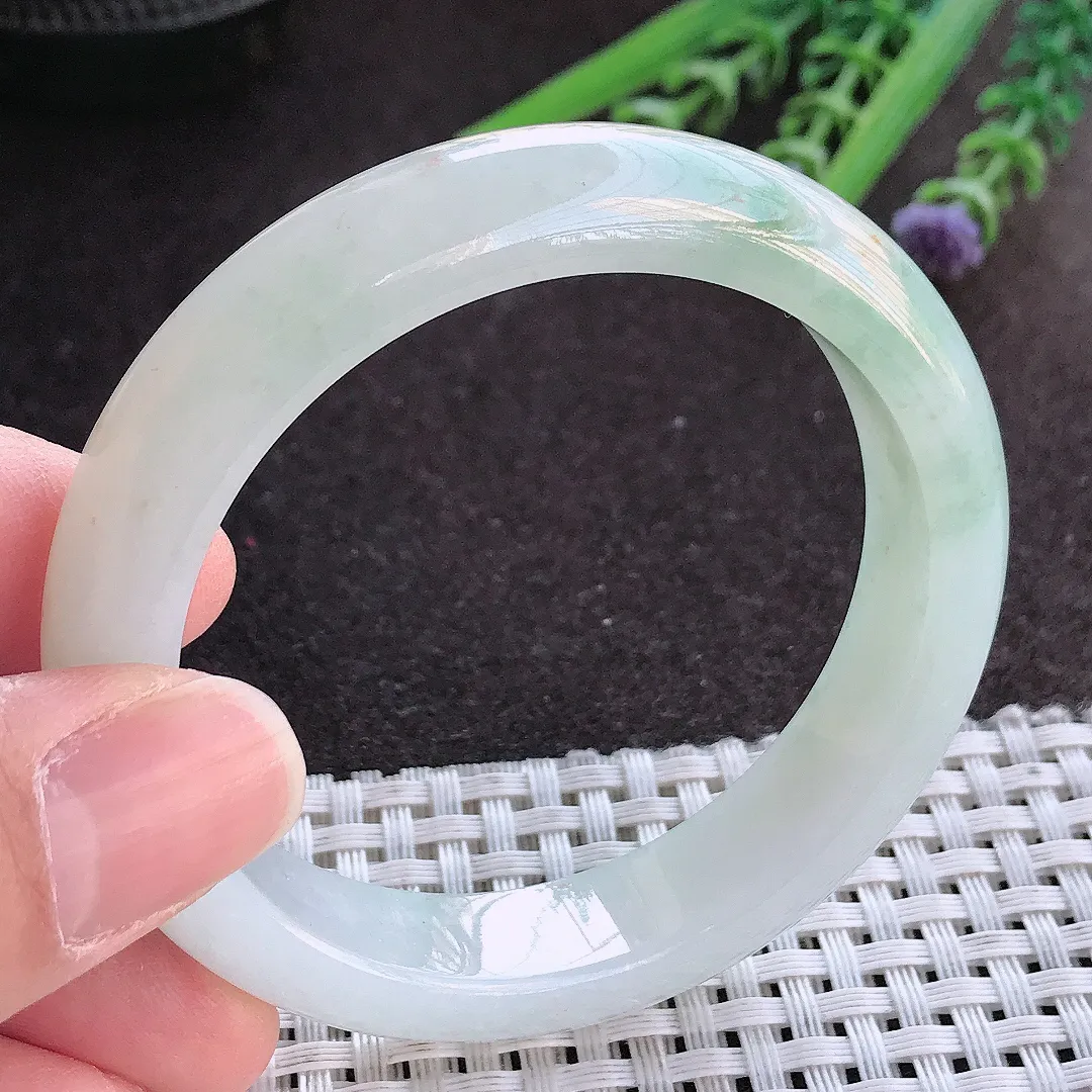 实拍A货翡翠53/12.3/8老坑精美冰润飘花手镯宽边玉镯手环