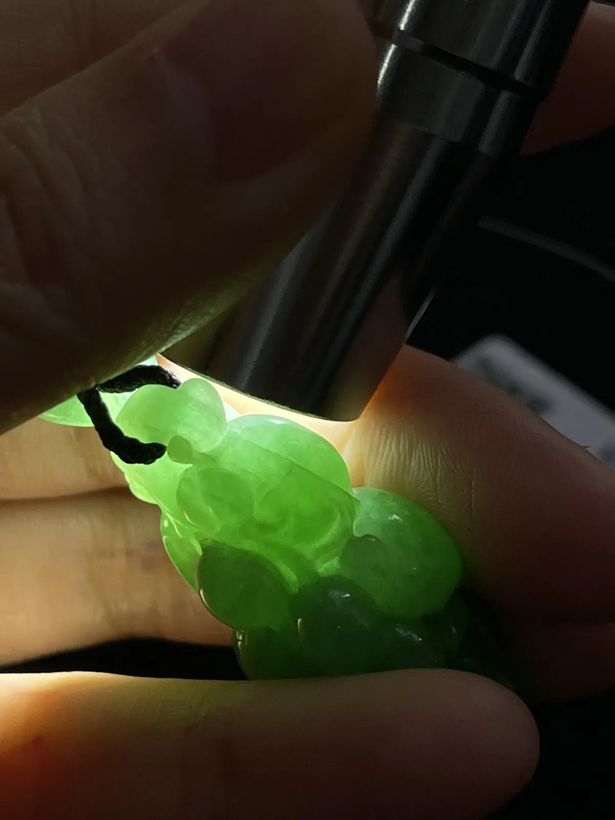 翡翠糯化种绿色吊坠