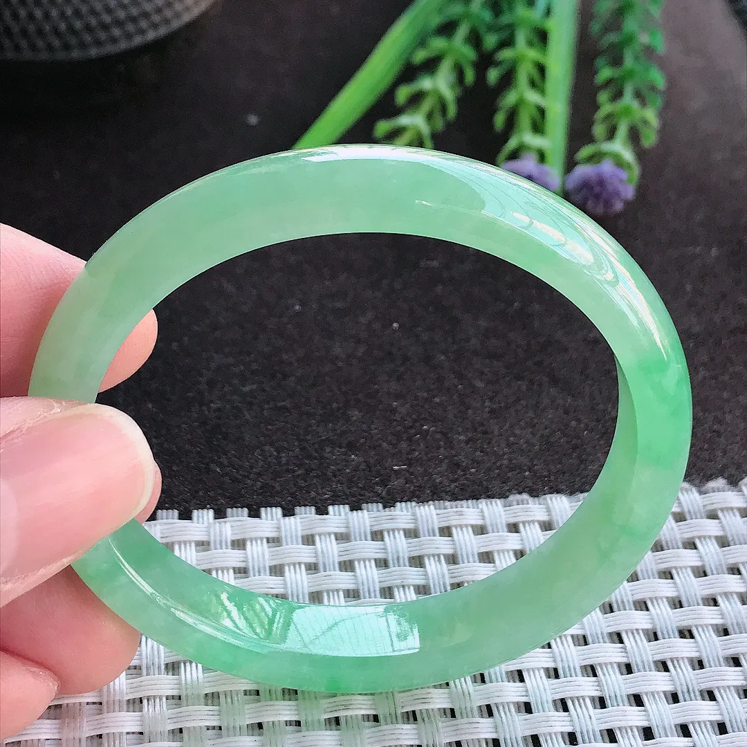 实拍A货翡翠52.5/47.8/10.2/6.5老坑冰润冰晴满甜绿贵妃手镯宽边玉镯手环