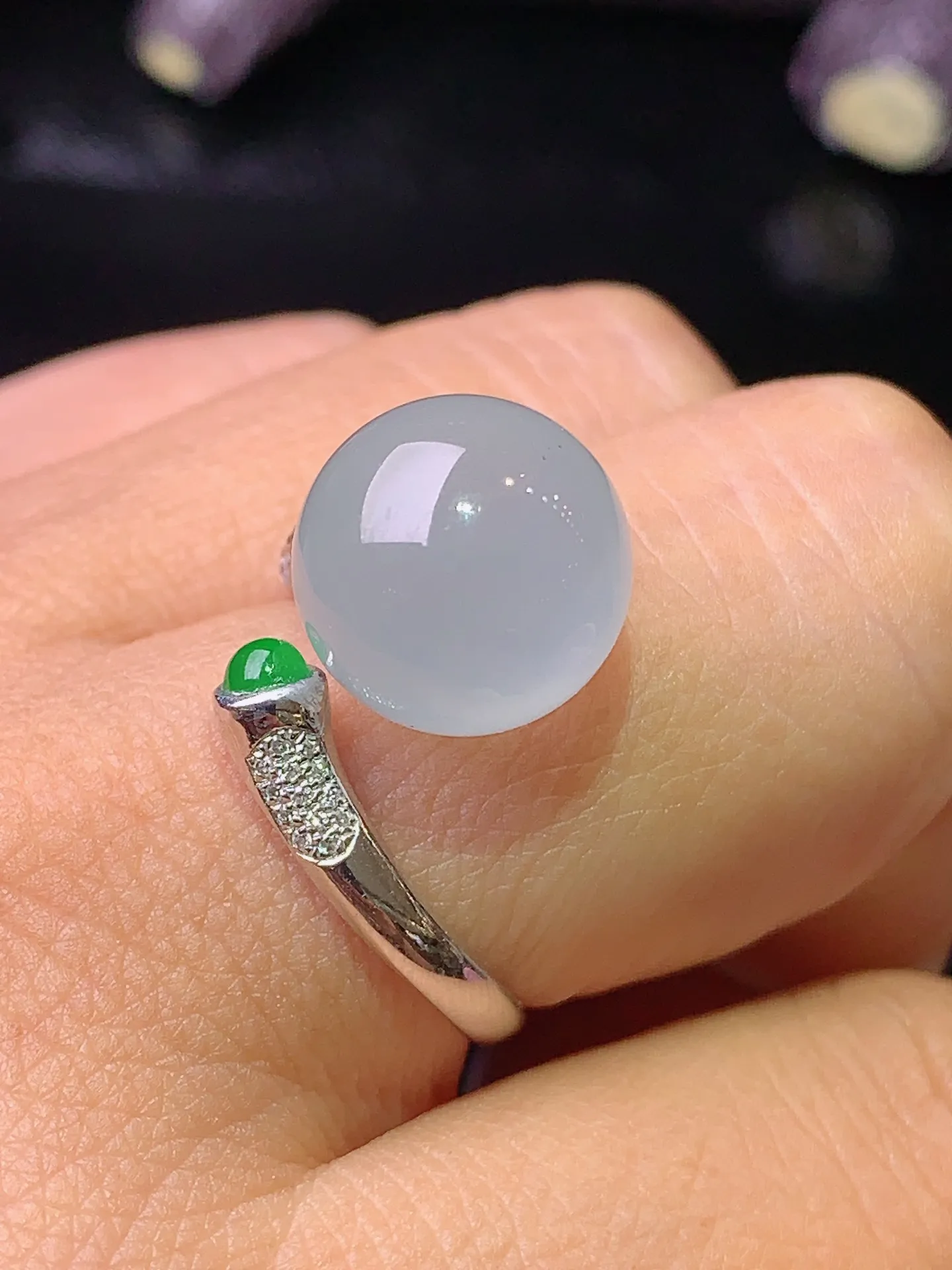 18k金钻镶嵌冰种圆珠项链 玉质细腻 色泽艳丽清新 圈口15 整体尺寸11.8