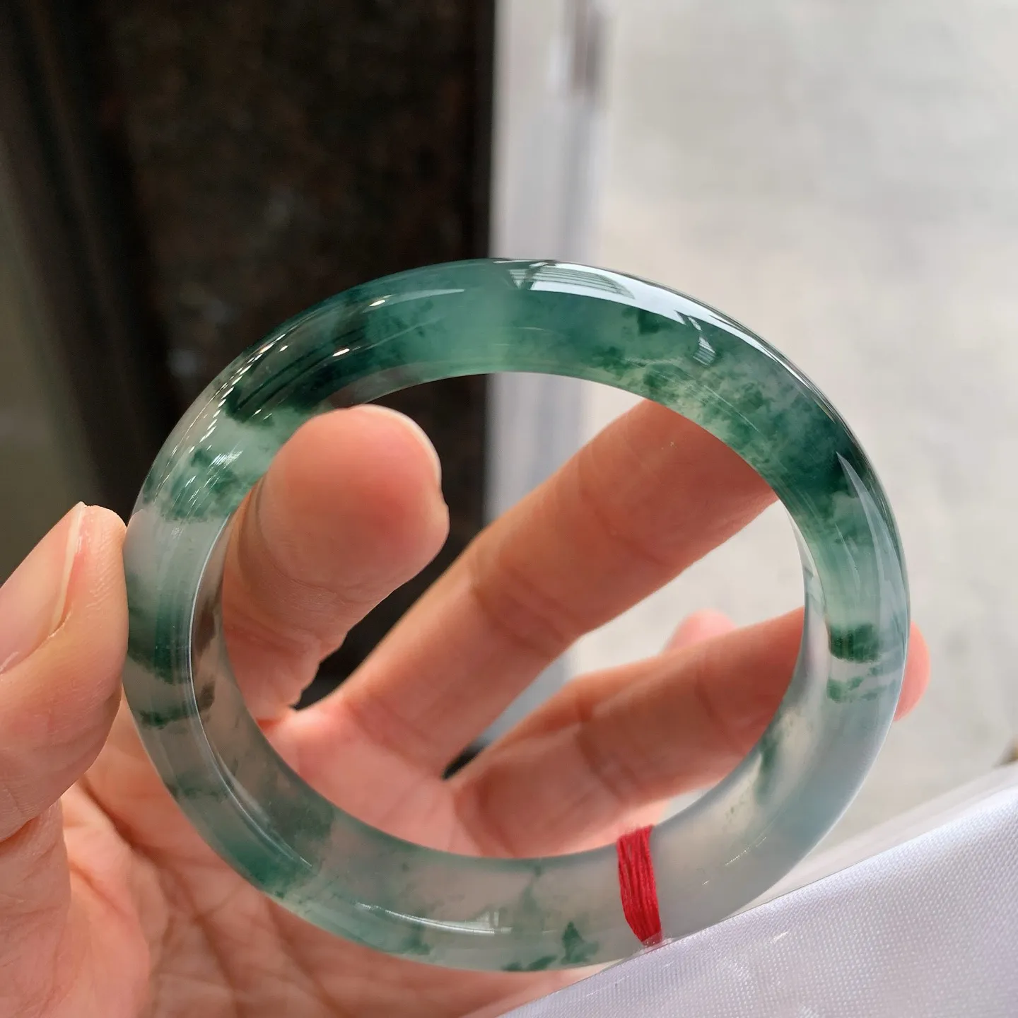 正圈高冰飘花 无瑕 尺寸：55.7/12.2/8.1 起荧光