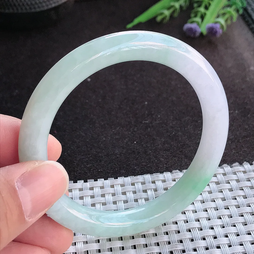 实拍A货翡翠55/8.8老坑清秀温润浅绿色圆条手镯玉镯手环