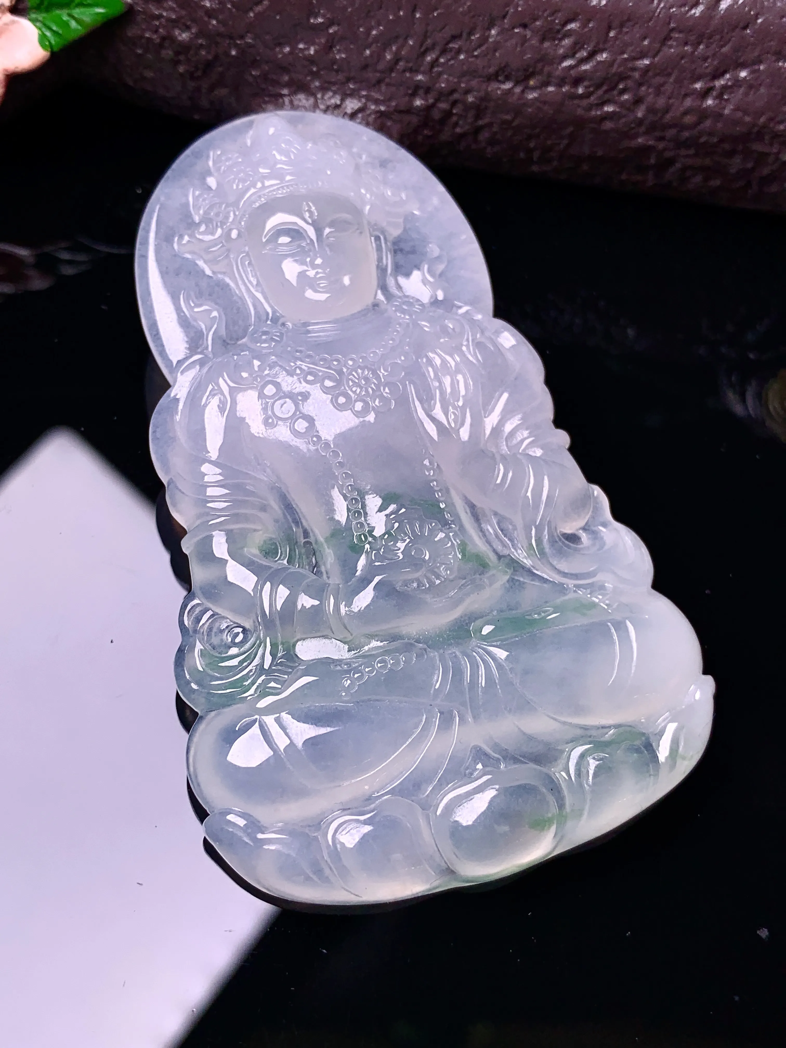 冰种度母观音菩萨吊坠 玉质细腻 色泽艳丽清新 整体尺寸66.8*40.8*5.3