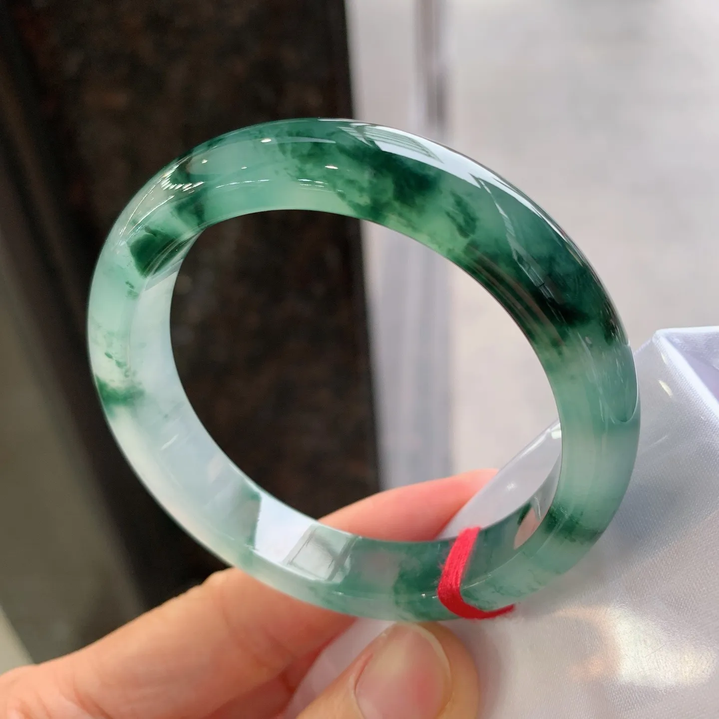 正圈高冰飘花 无瑕 尺寸：55.7/12.2/8.1 起荧光