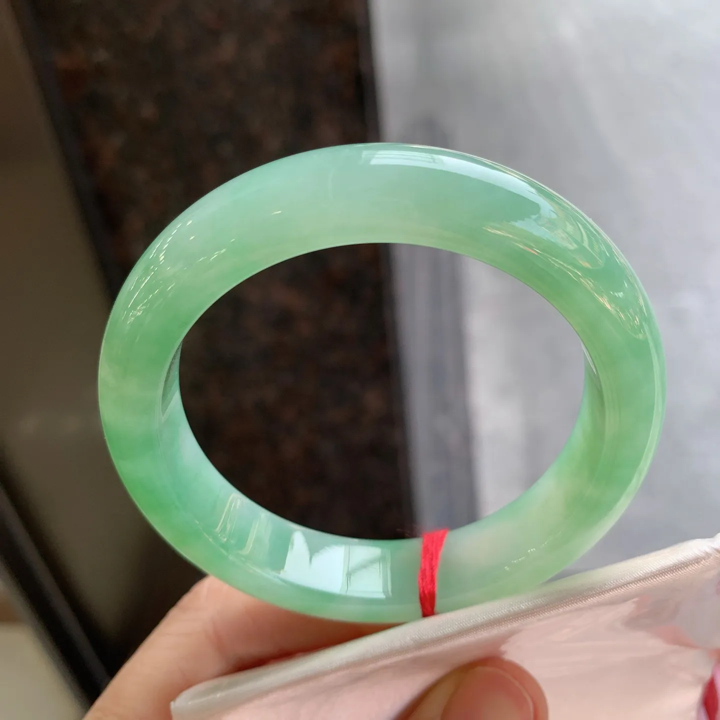 正圈冰飘绿 无瑕 尺寸：55.2/12.6/8.6 冰润