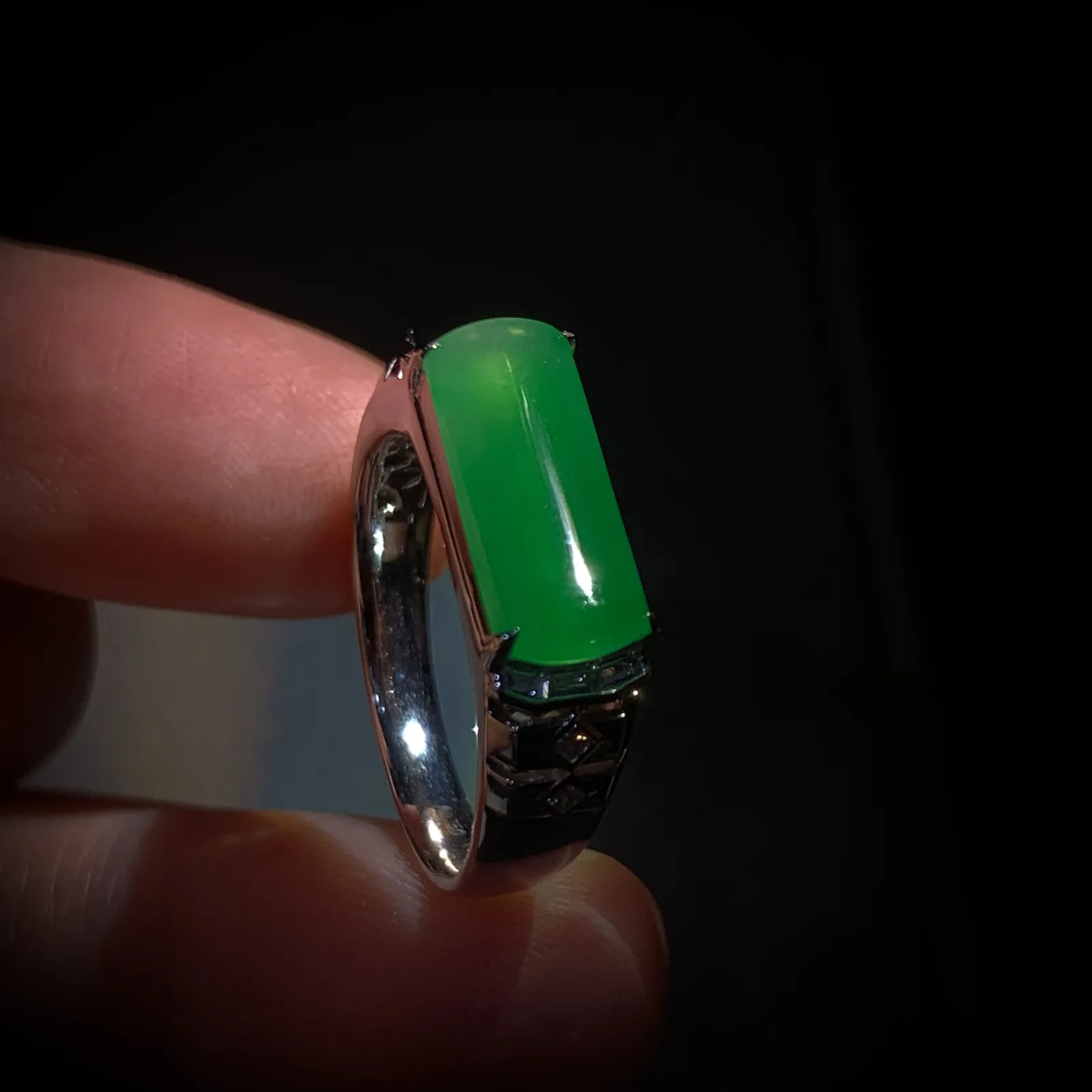 马鞍戒指，裸石14-6.2-3mm
5g，圈口内径18.5mm，18#，
18K金，南非钻，