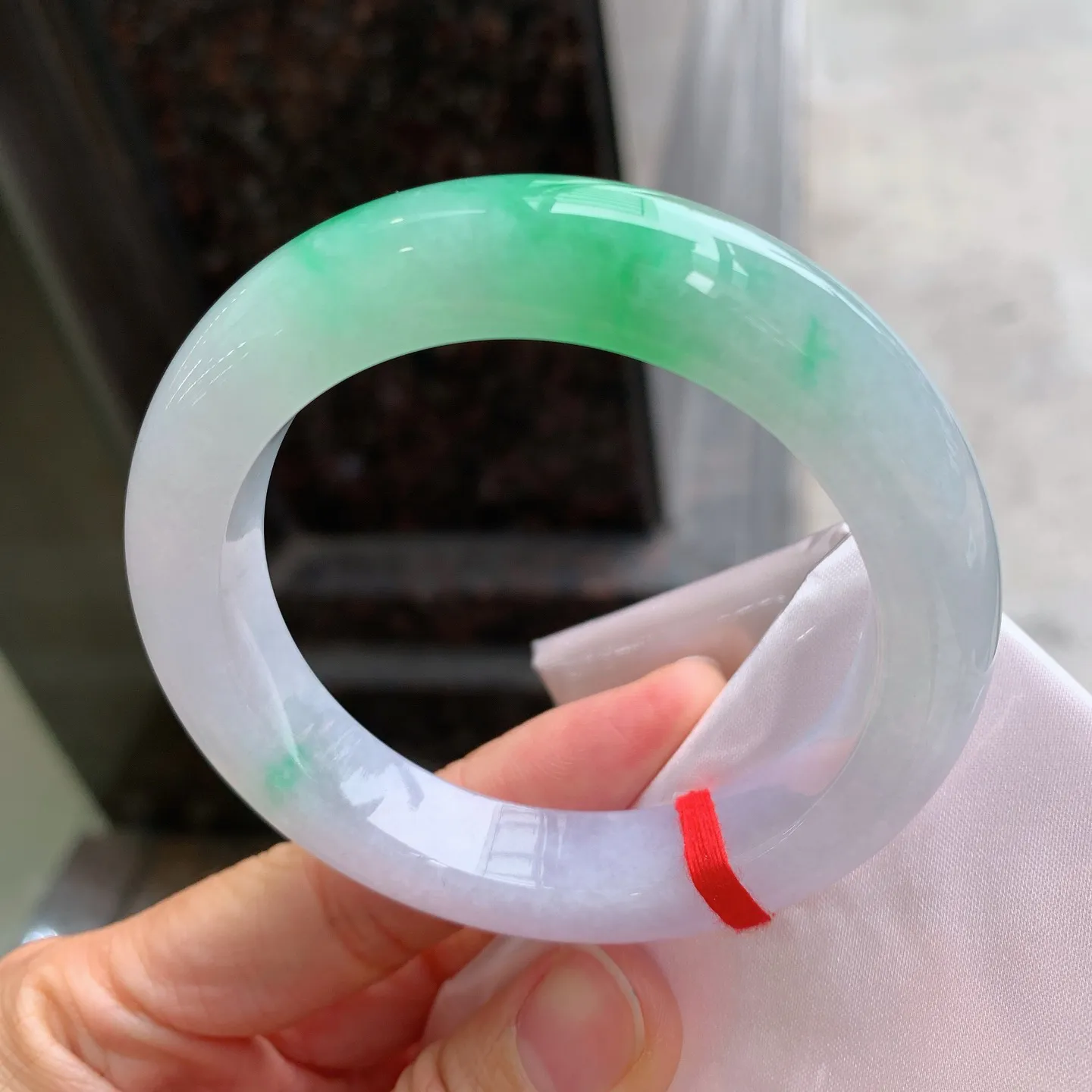 正圈飘绿 无瑕 尺寸：55.7/12.3/10.2 清爽色阳