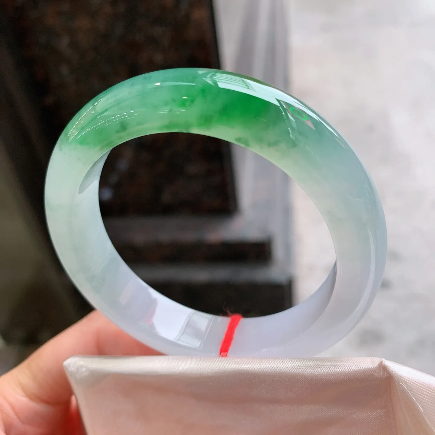 正圈冰飘绿 无瑕 尺寸：55.6/12.9/9.1 种色俱佳