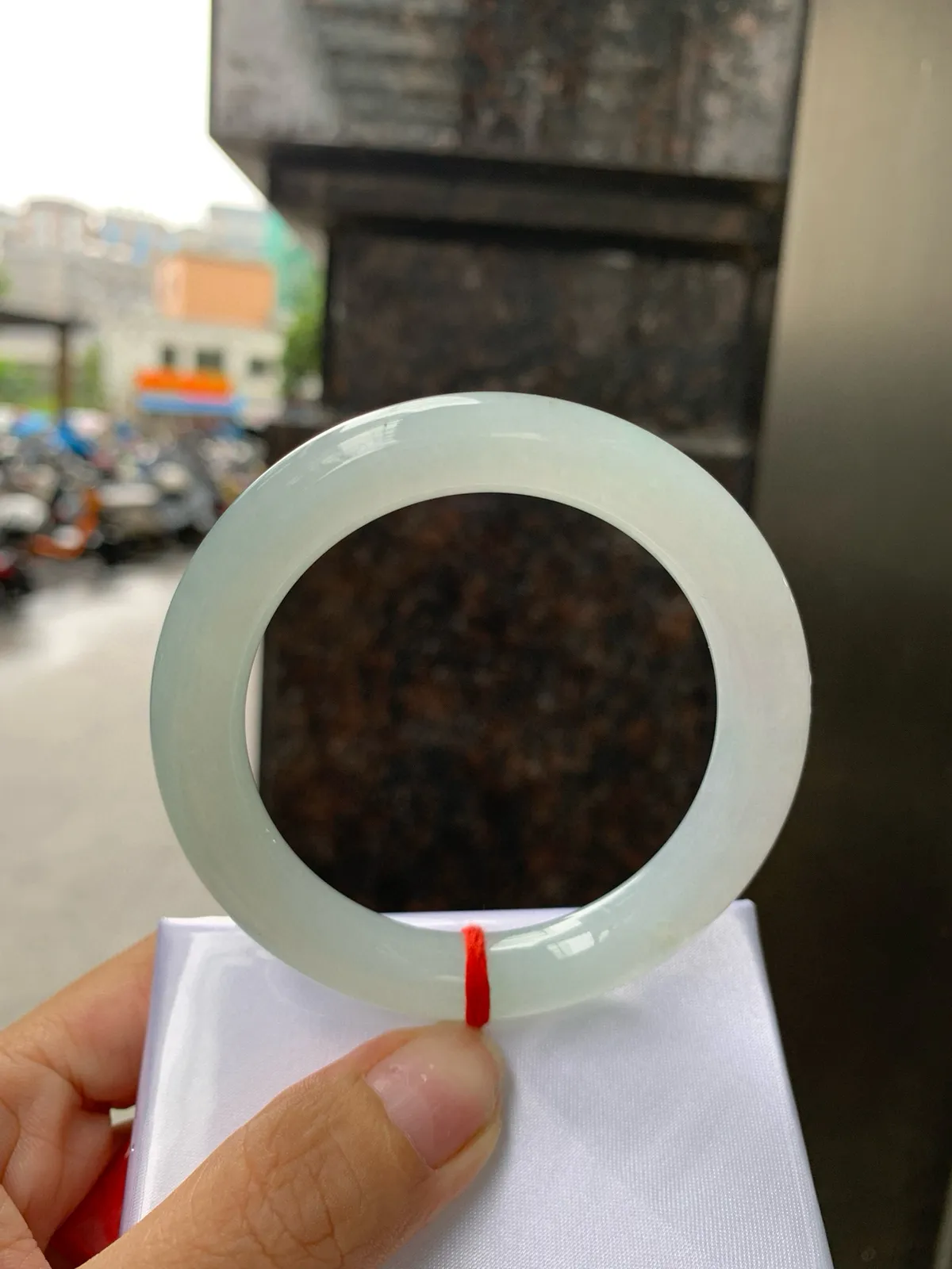 圆镯53.3圈口，翡翠冰种淡绿色手镯