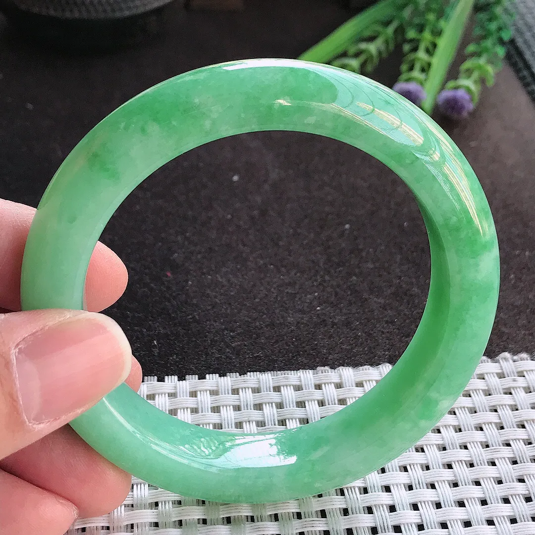 实拍A货翡翠57.8/12.6/9.6老坑精美温润满绿手镯宽边玉镯手环