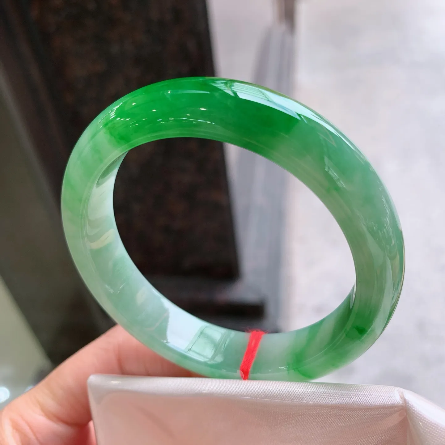 正圈飘绿 无瑕 尺寸：57/12.9/8.4  色辣