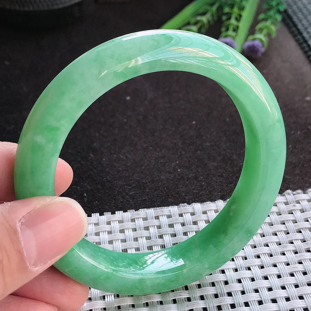 实拍A货翡翠57.8/12.6/9.6老坑精美温润满绿手镯宽边玉镯手环