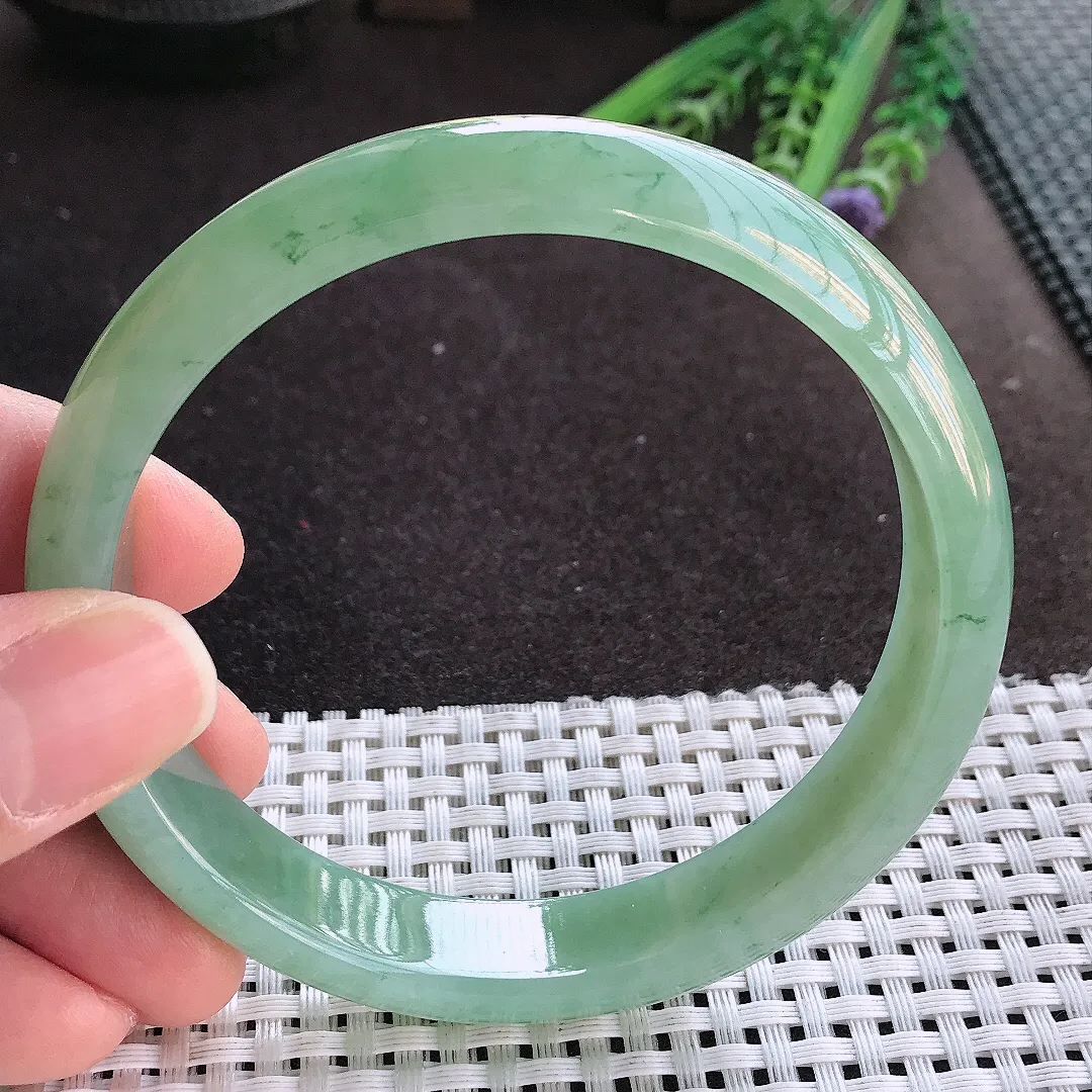 实拍A货翡翠65.5/13.5/7.5老坑冰胶满油绿手镯大圈口宽边玉镯手环