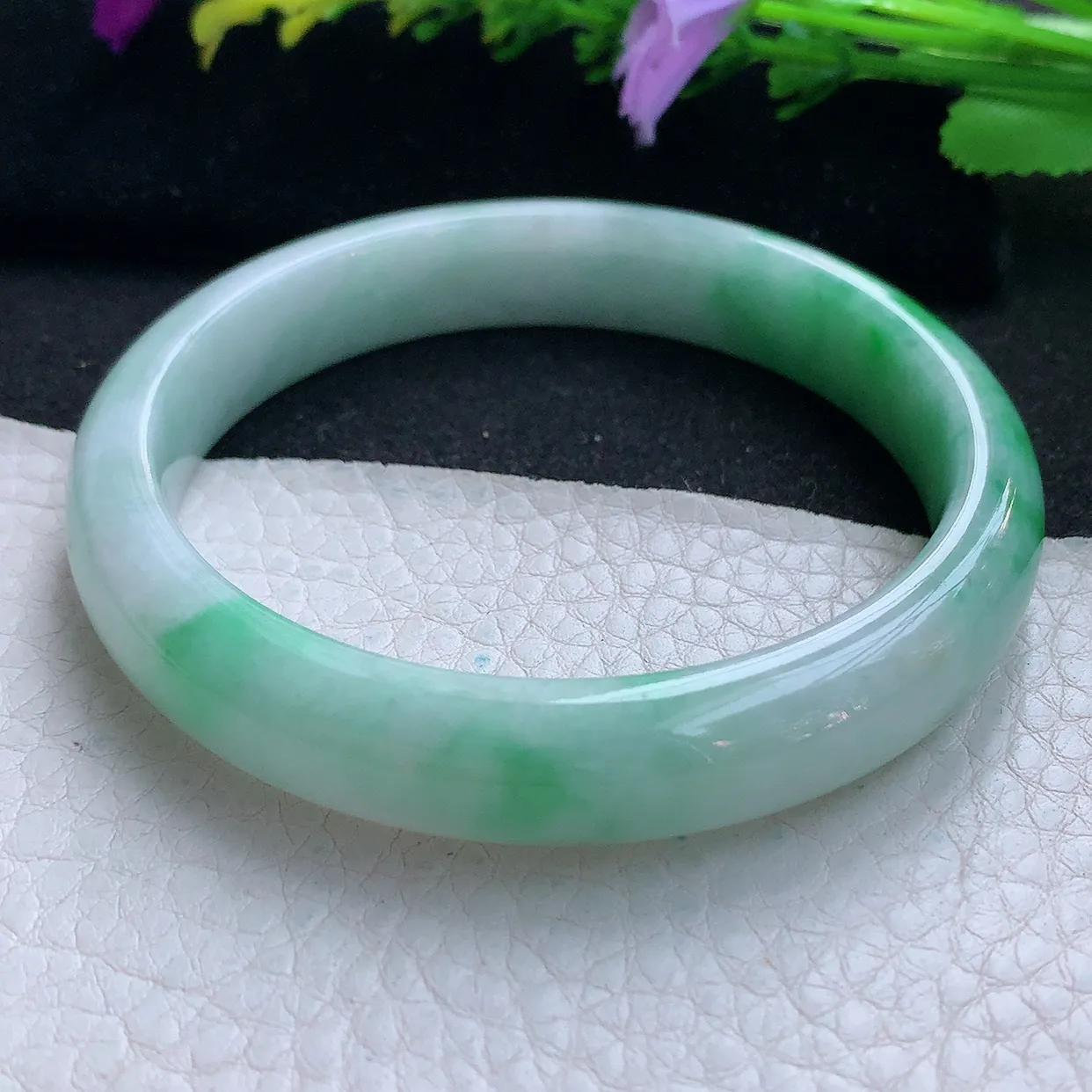 js实拍59*11.5*8平安镯 天然缅甸翡翠玉手镯辣绿水润宽边玉手环