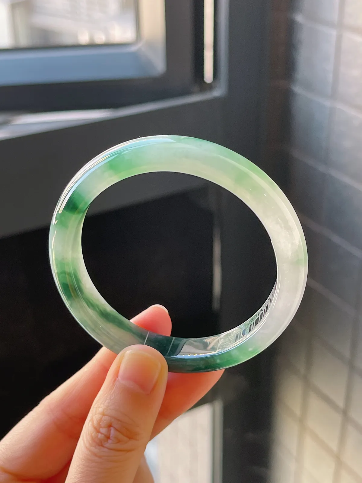 正圈53.6圈口，翡翠冰糯种飘绿手镯