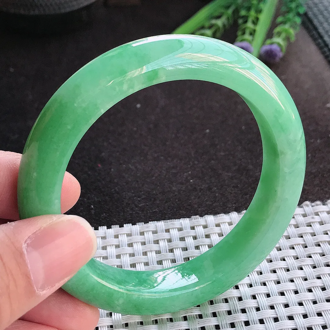 实拍A货翡翠57.8/12.6/9.6老坑精美温润满绿手镯宽边玉镯手环