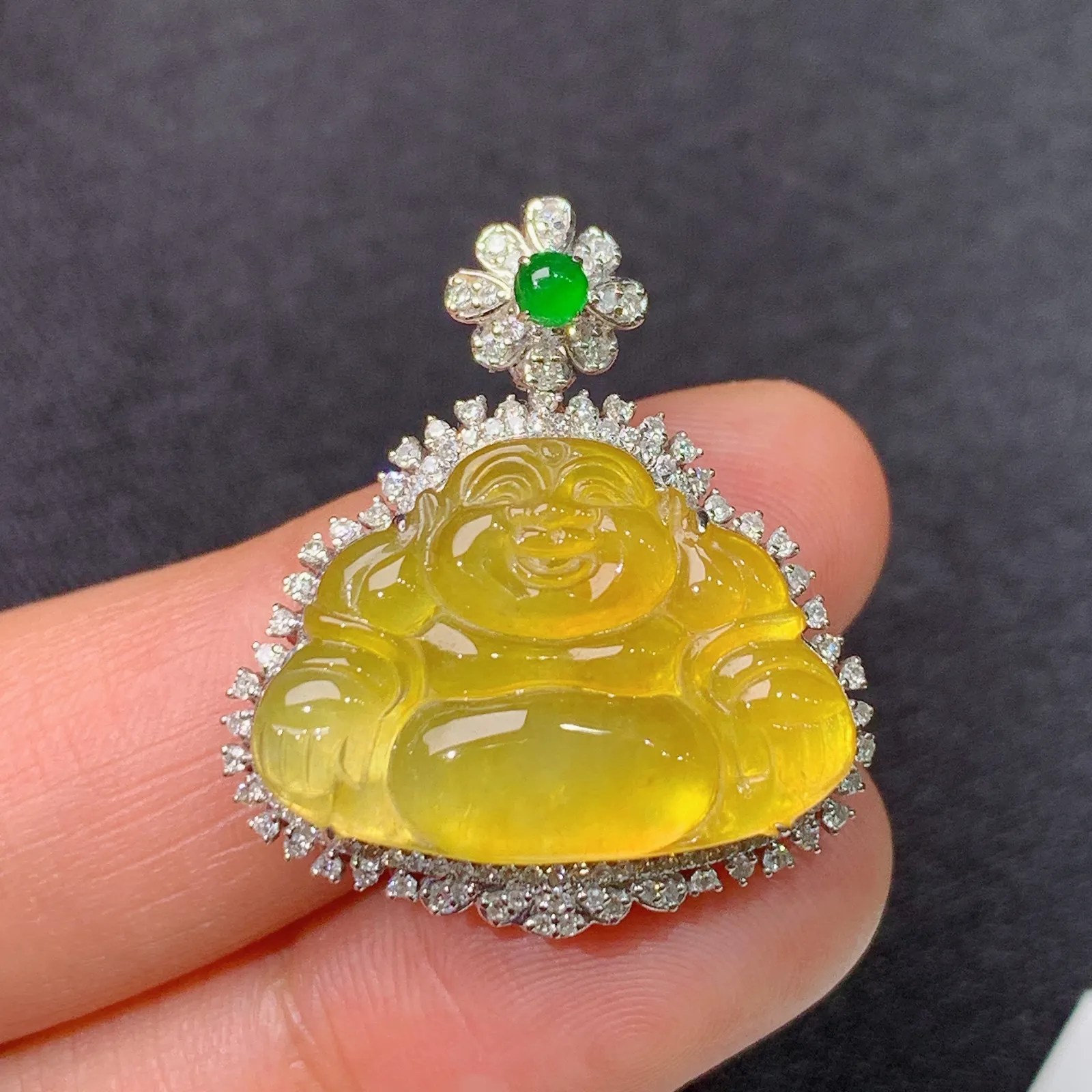 冰黄翡笑佛吊坠，18k金镶嵌，色泽鲜艳，水色超佳，Ym2 尺寸27*23.7*8.6