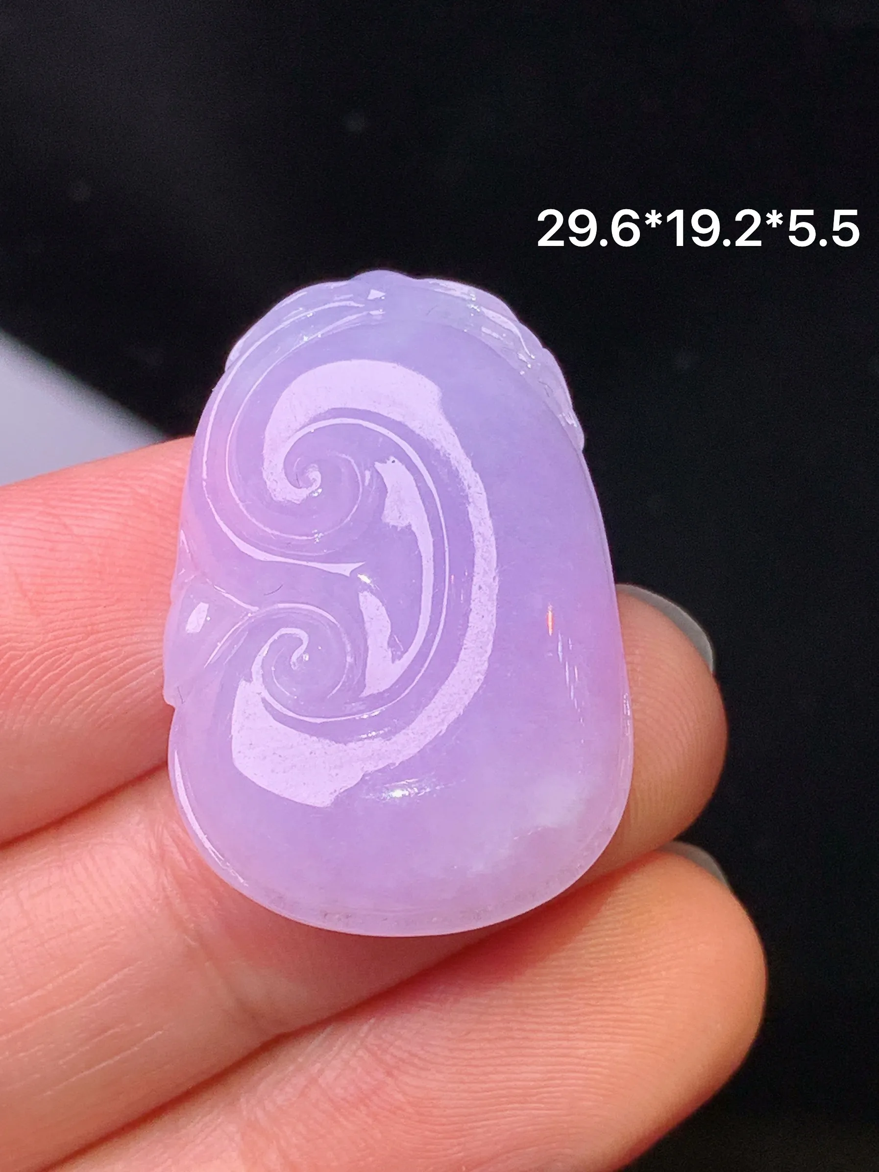 紫罗兰如意吊坠 玉质细腻 色泽艳丽清新 整体尺寸29.6*19.2*5.5