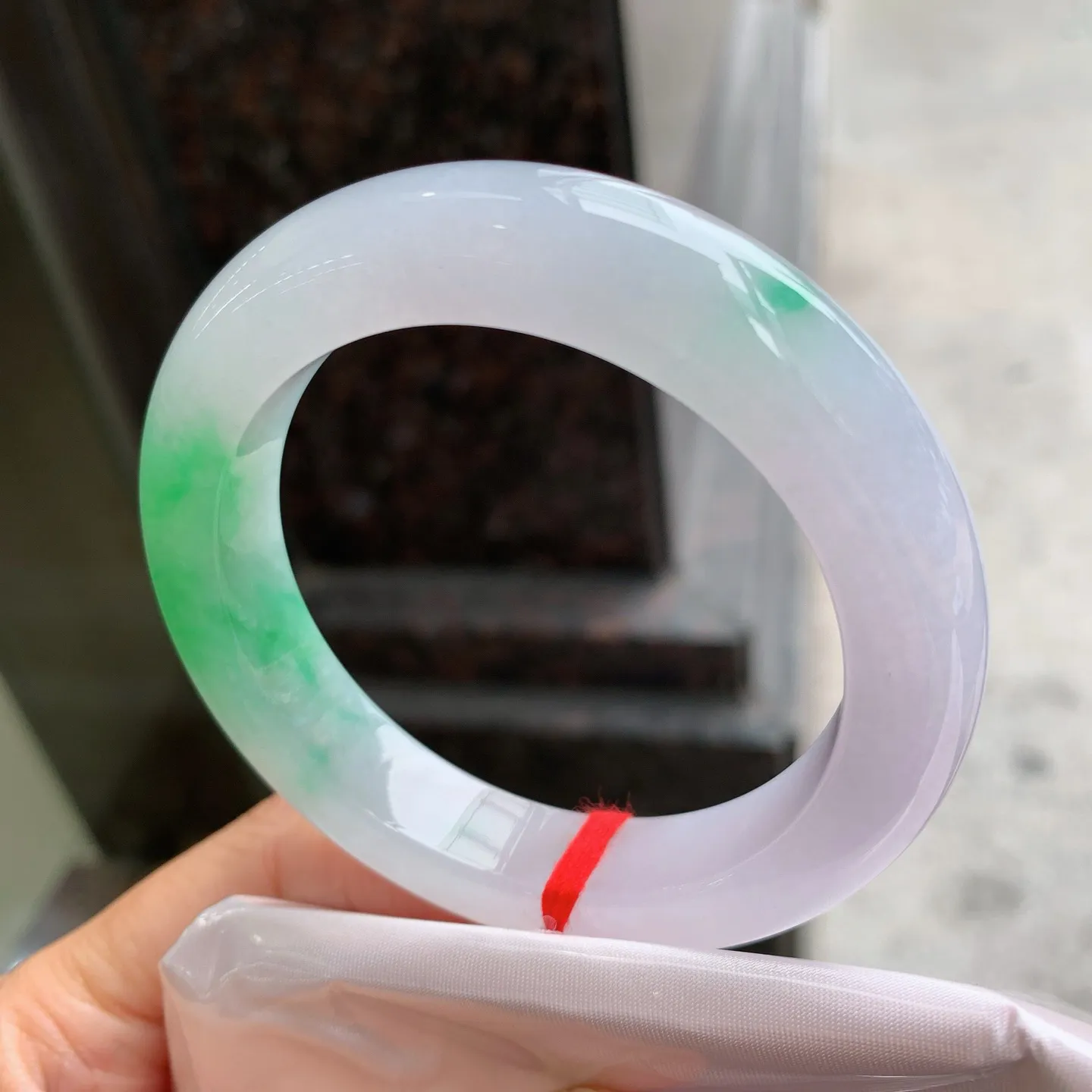 正圈飘绿 无瑕 尺寸：55.7/12.3/10.2 清爽色阳