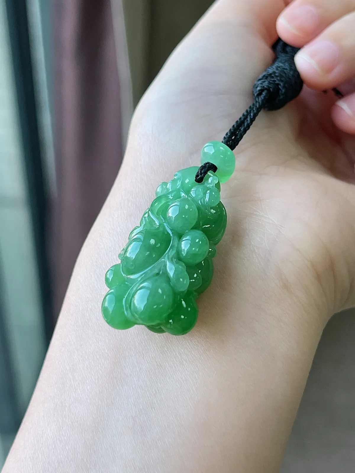 翡翠糯化种绿色吊坠