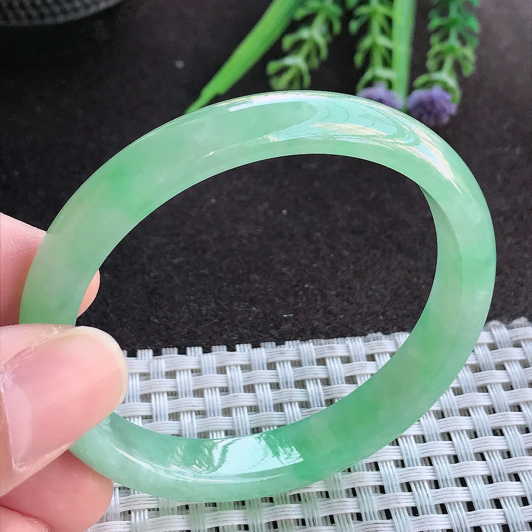 实拍A货翡翠52.5/47.8/10.2/6.5老坑冰润冰晴满甜绿贵妃手镯宽边玉镯手环