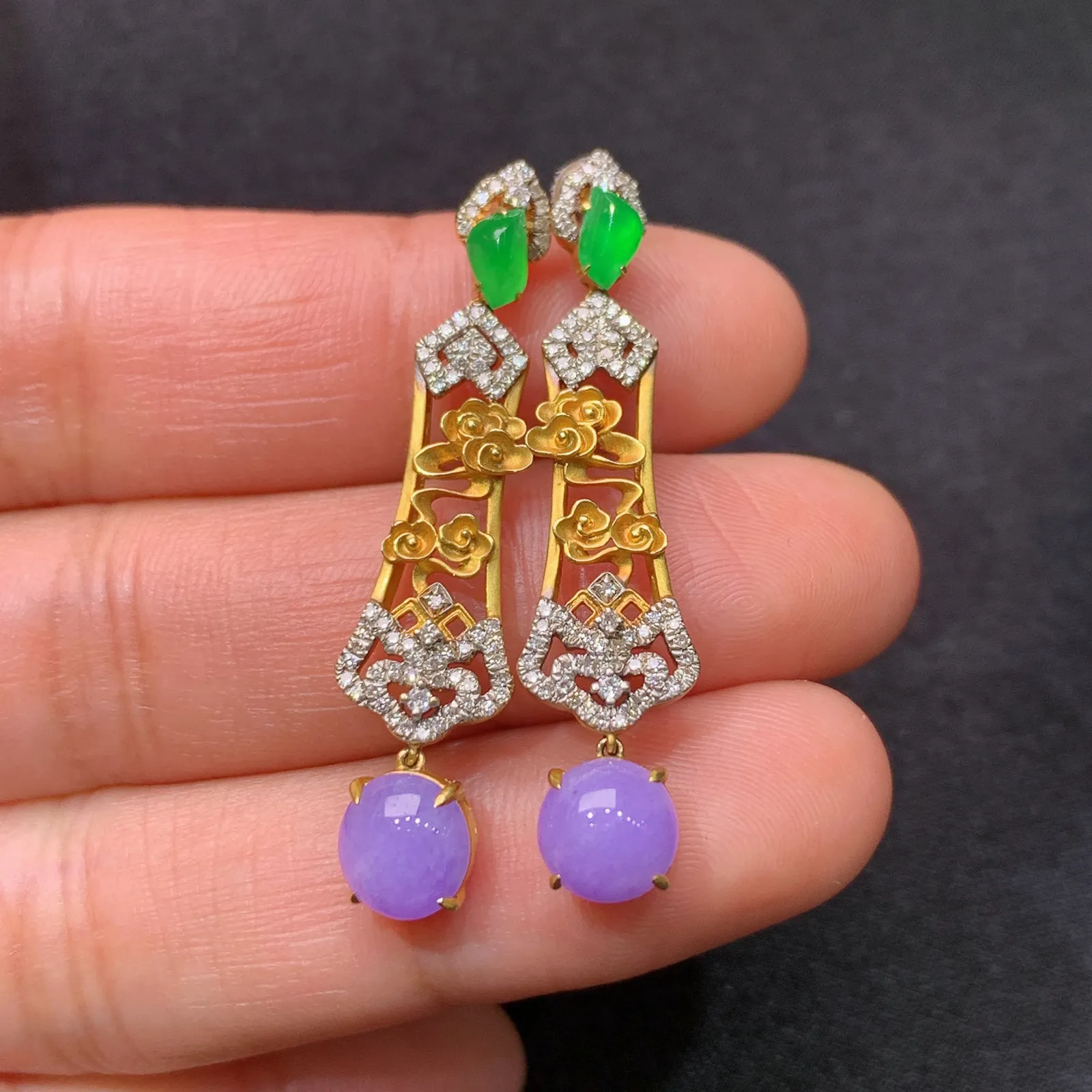 紫罗兰蛋面耳坠，18k金镶嵌，温润细腻，颜色浓郁，Of 尺寸37.5*8.5*5.3