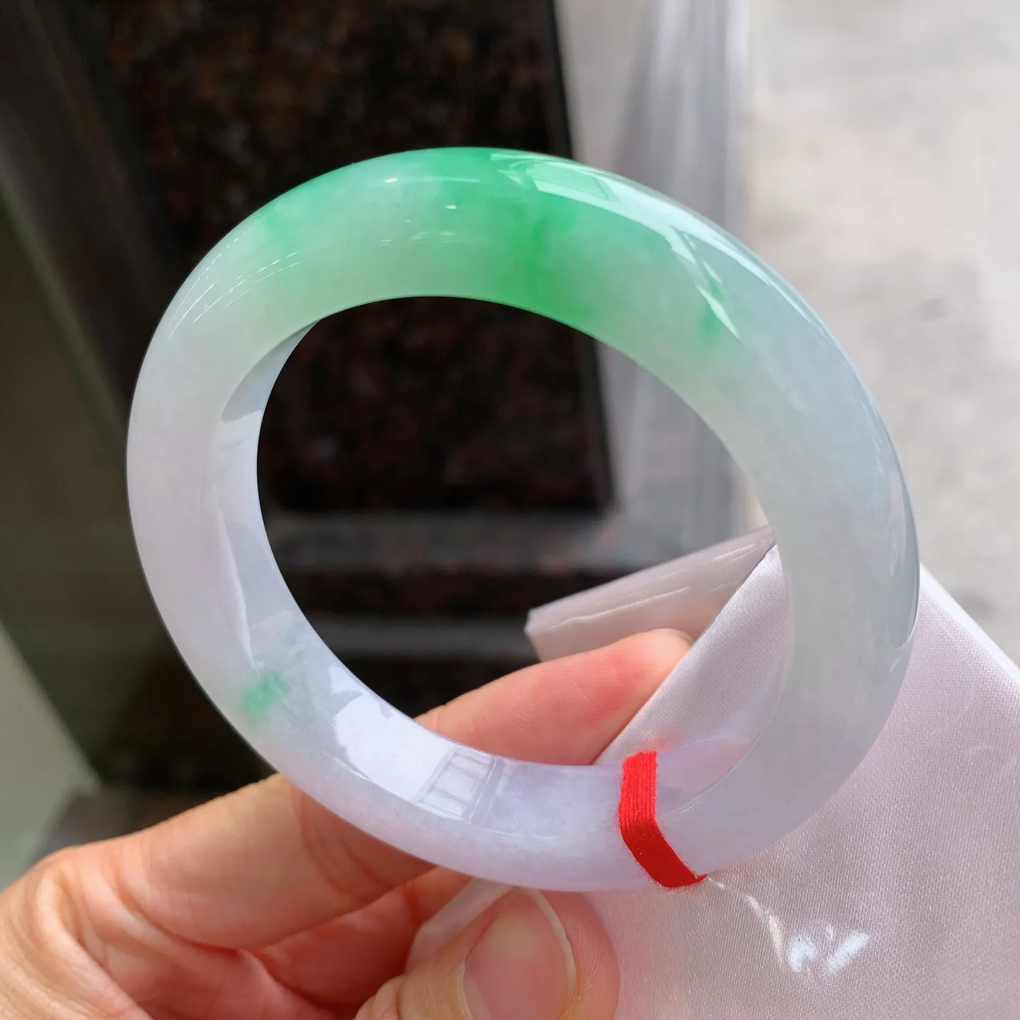 正圈飘绿 无瑕 尺寸：55.7/12.3/10.2 清爽色阳