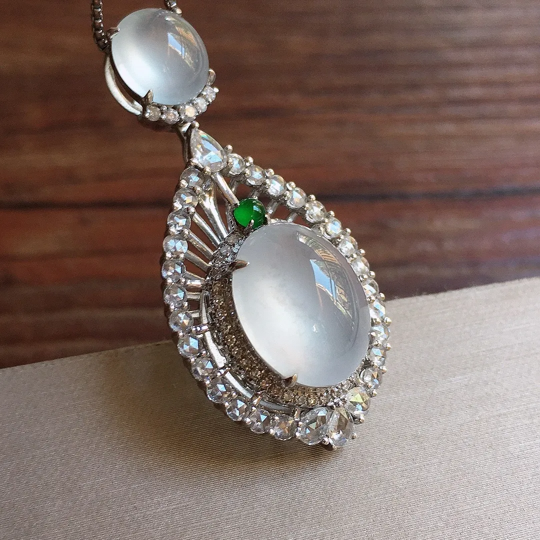 冰种蛋面吊坠，18k金镶嵌，冰润饱满，玉质细腻，种水足，Dd  尺寸38.4*18.7*10.9