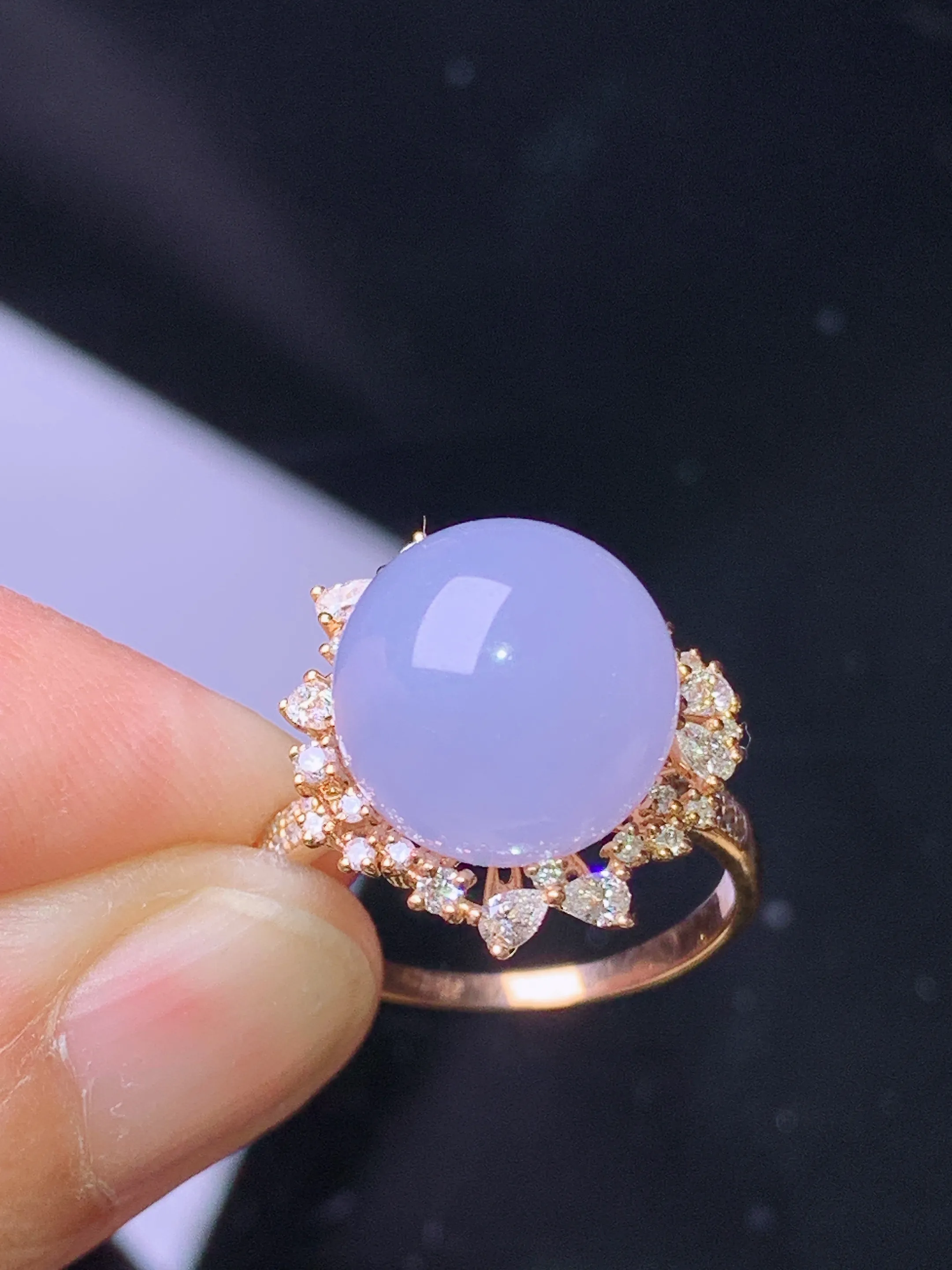 18k金钻镶嵌紫罗兰蛋面戒指 玉质细腻 色泽艳丽清新 圈口14.5 整体尺寸16.8*16.3*12.8