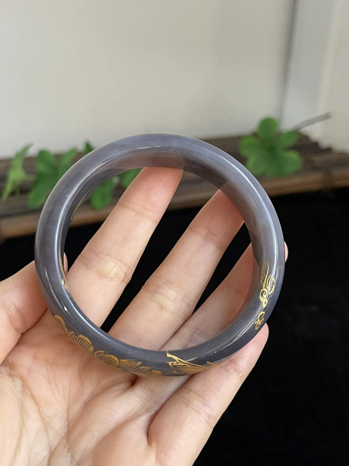 正圈55.4圈口，和田玉手镯，表面颜色为人工绘制