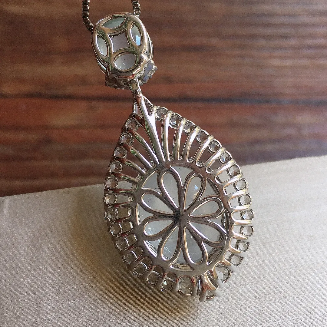 冰种蛋面吊坠，18k金镶嵌，冰润饱满，玉质细腻，种水足，Dd  尺寸38.4*18.7*10.9