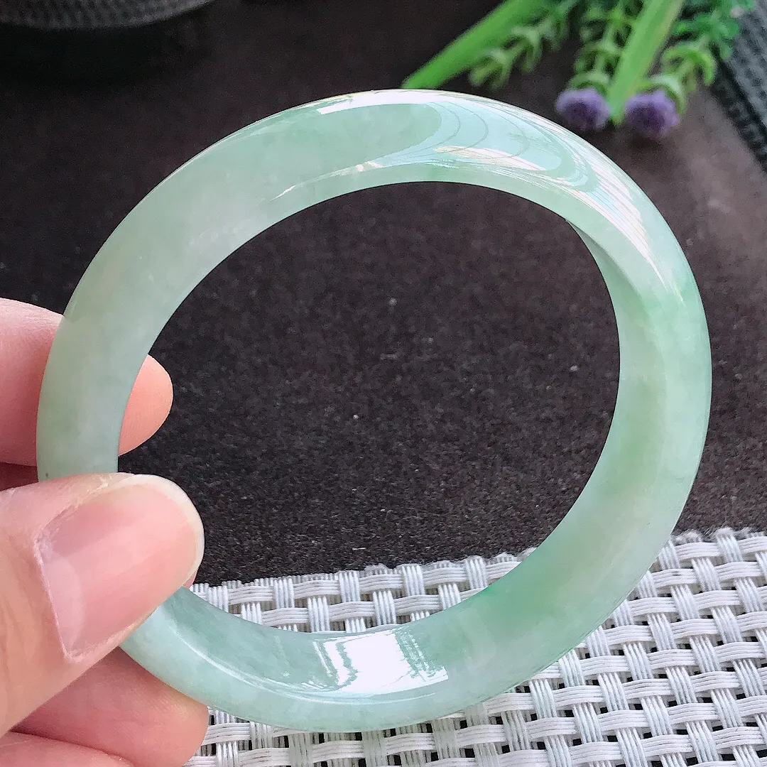 实拍A货翡翠58.5/13.9/7.5老坑秀气冰润冰晴绿手镯宽边玉镯手环