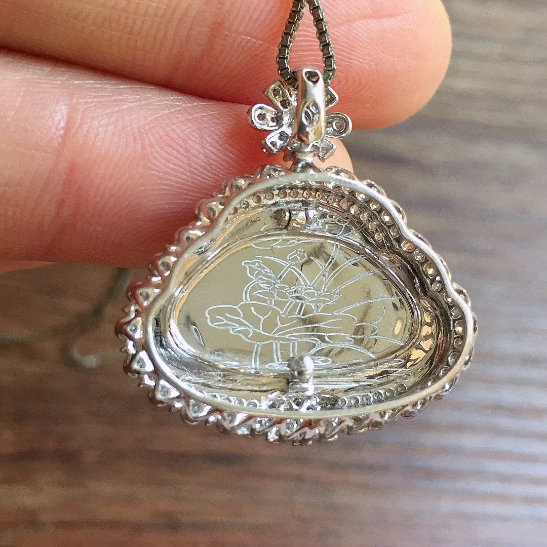 冰晴底舒佛吊坠，18k金镶嵌，冰润细腻，品相好，种水足Lj 尺寸26.4*25.3*10.7