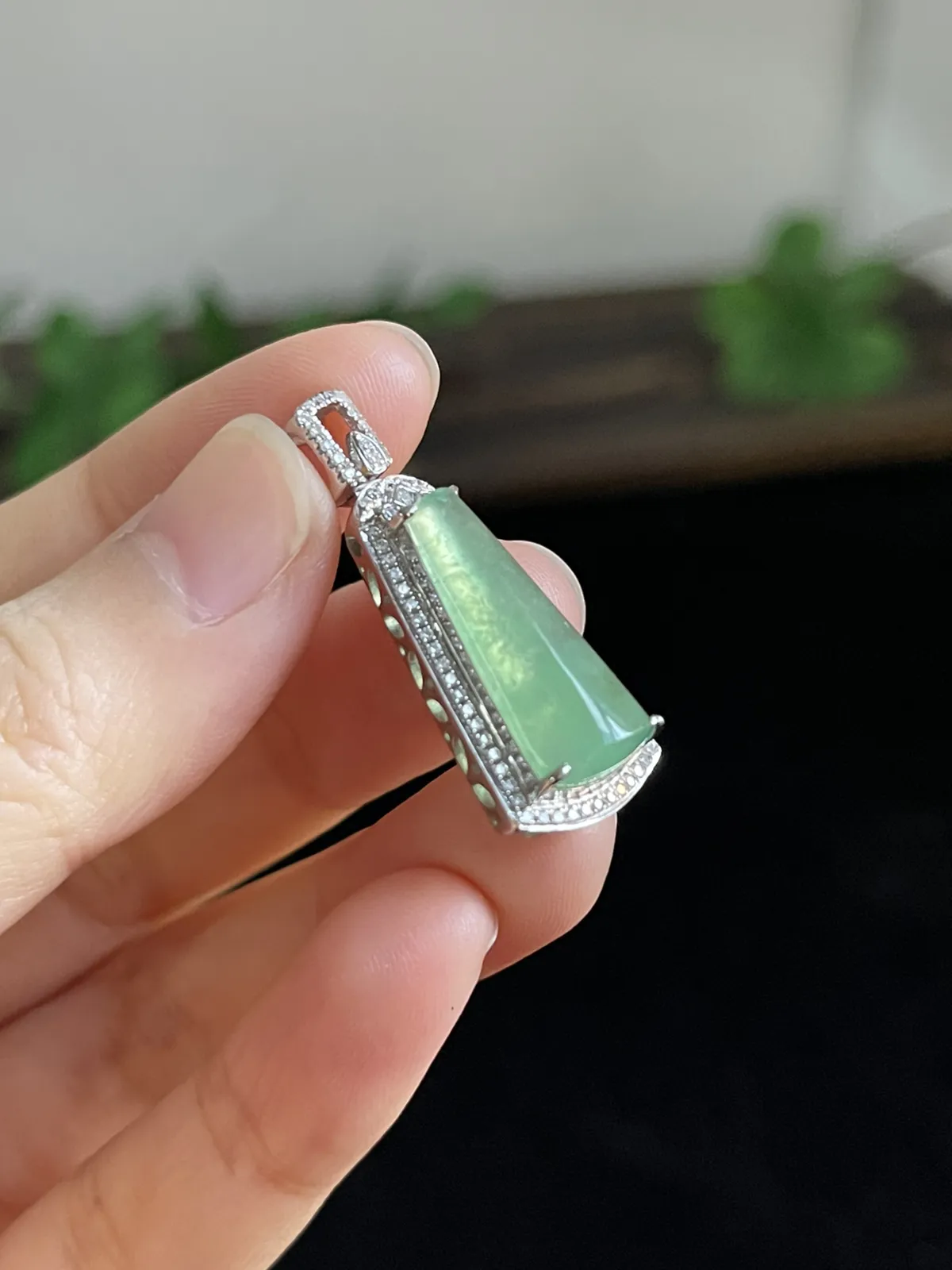 翡翠无事牌，印记：G18K,伴钻石