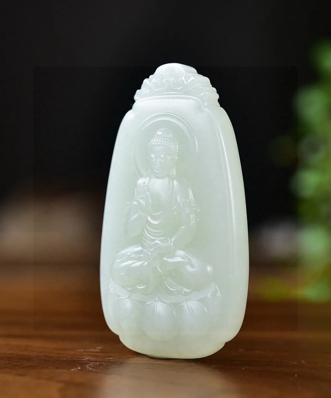 天然和田玉.羊脂玉.阿弥陀佛.玉牌.属狗和属猪的守护神.玉质油润.雕琢精美.阿弥陀佛是佛教中慈悲与智慧的象征 有求必应 福泽世间.菩萨护佑.一生平安.品质保证.全国复检.尺寸5 9.8/33.3/12.1重42.71克