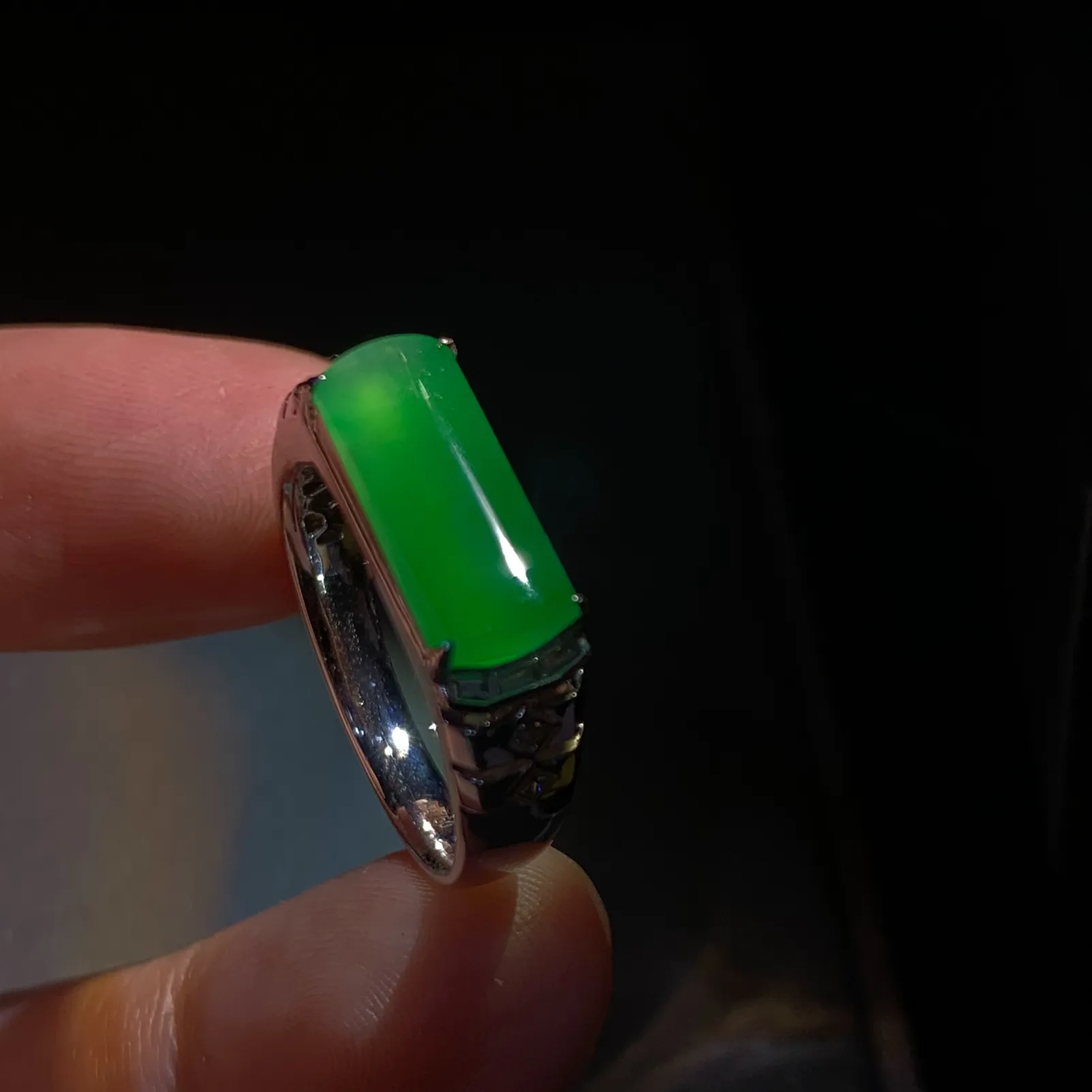 马鞍戒指，裸石14-6.2-3mm
5g，圈口内径18.5mm，18#，
18K金，南非钻，