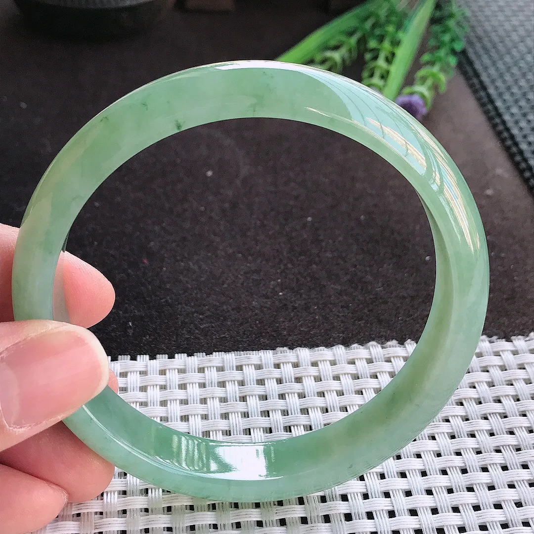 实拍A货翡翠65.5/13.5/7.5老坑冰胶满油绿手镯大圈口宽边玉镯手环