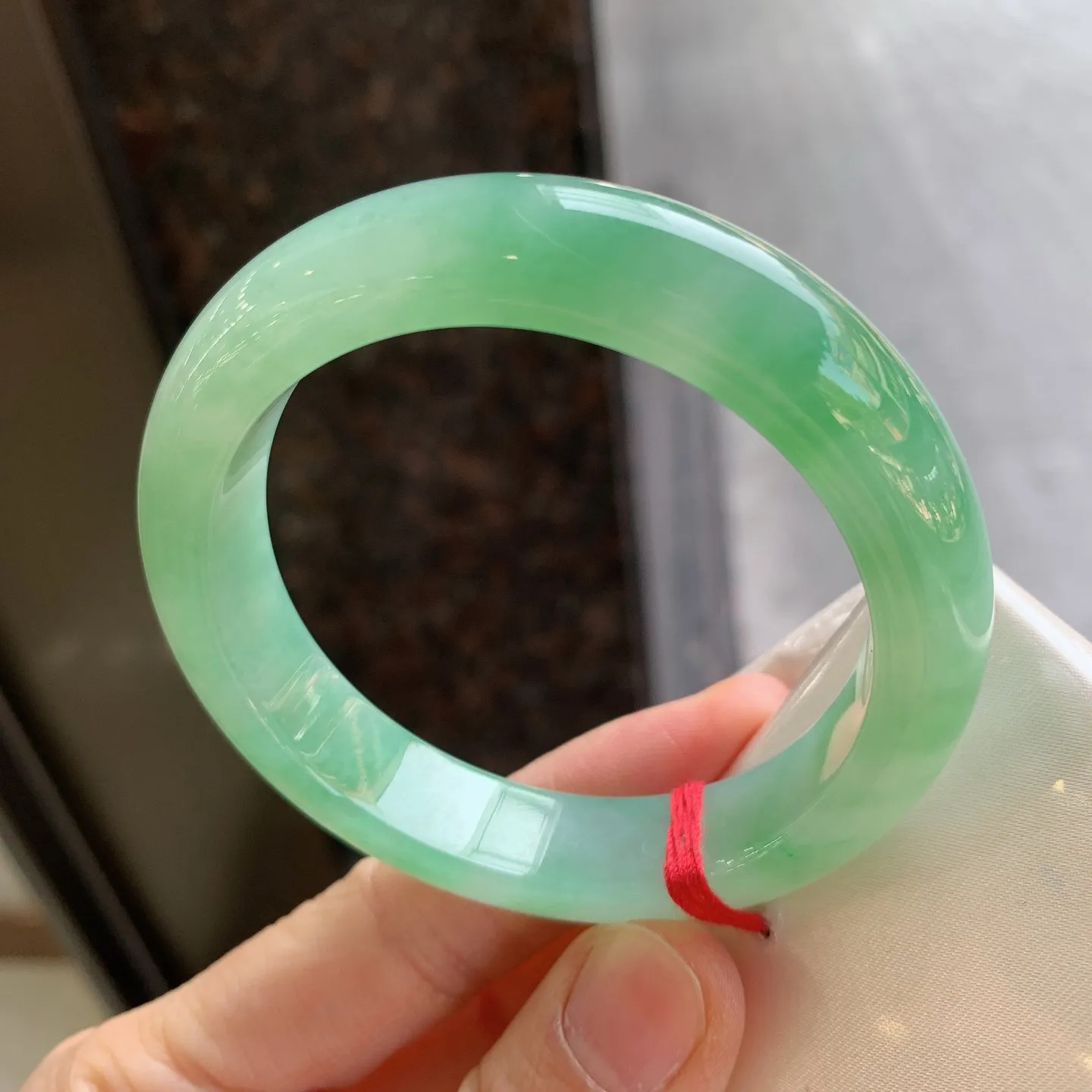 正圈冰飘绿 无瑕 尺寸：55.2/12.6/8.6 冰润