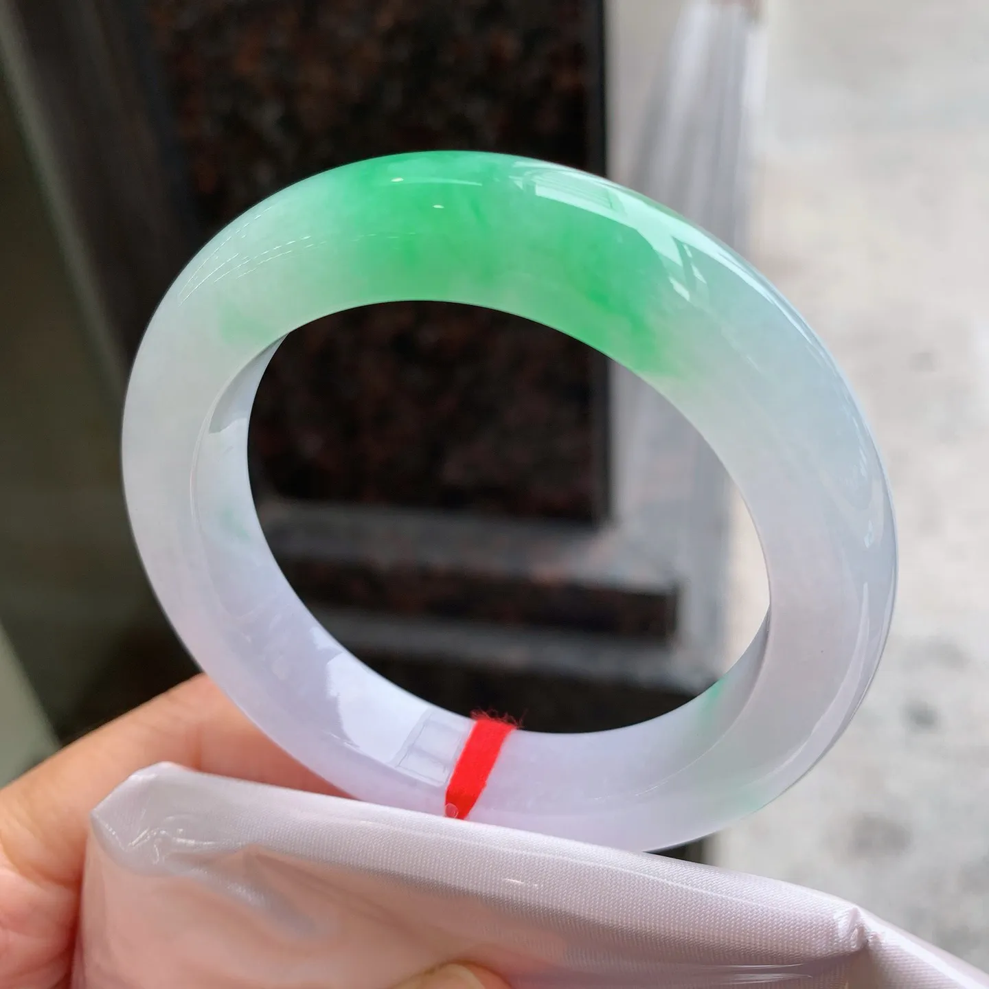 正圈飘绿 无瑕 尺寸：55.7/12.3/10.2 清爽色阳