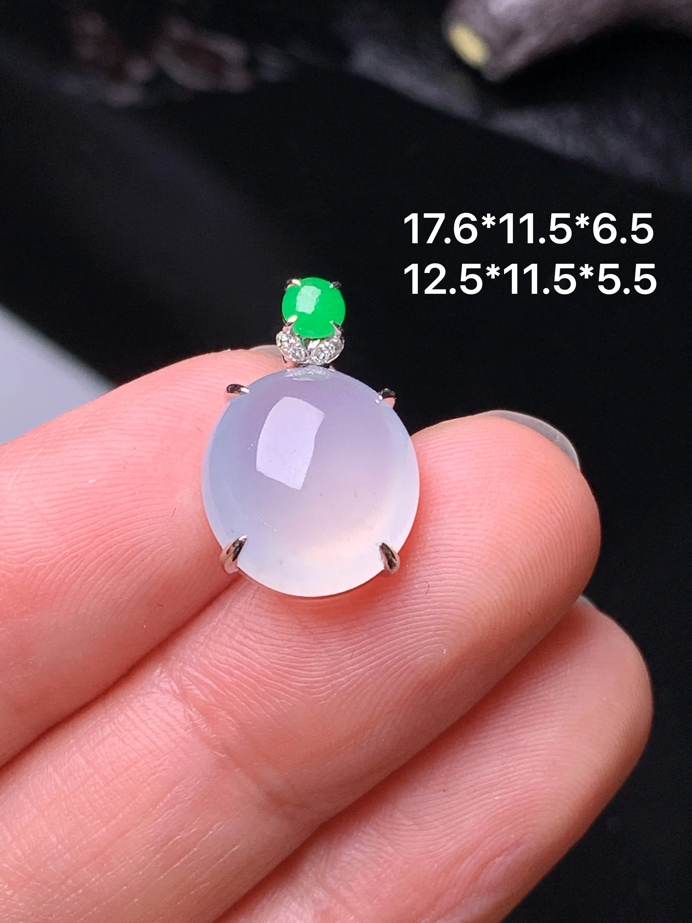 18k金钻镶嵌冰种蛋面吊坠 玉质细腻 色泽艳丽清新 整体尺寸17.6*11.5*6.5