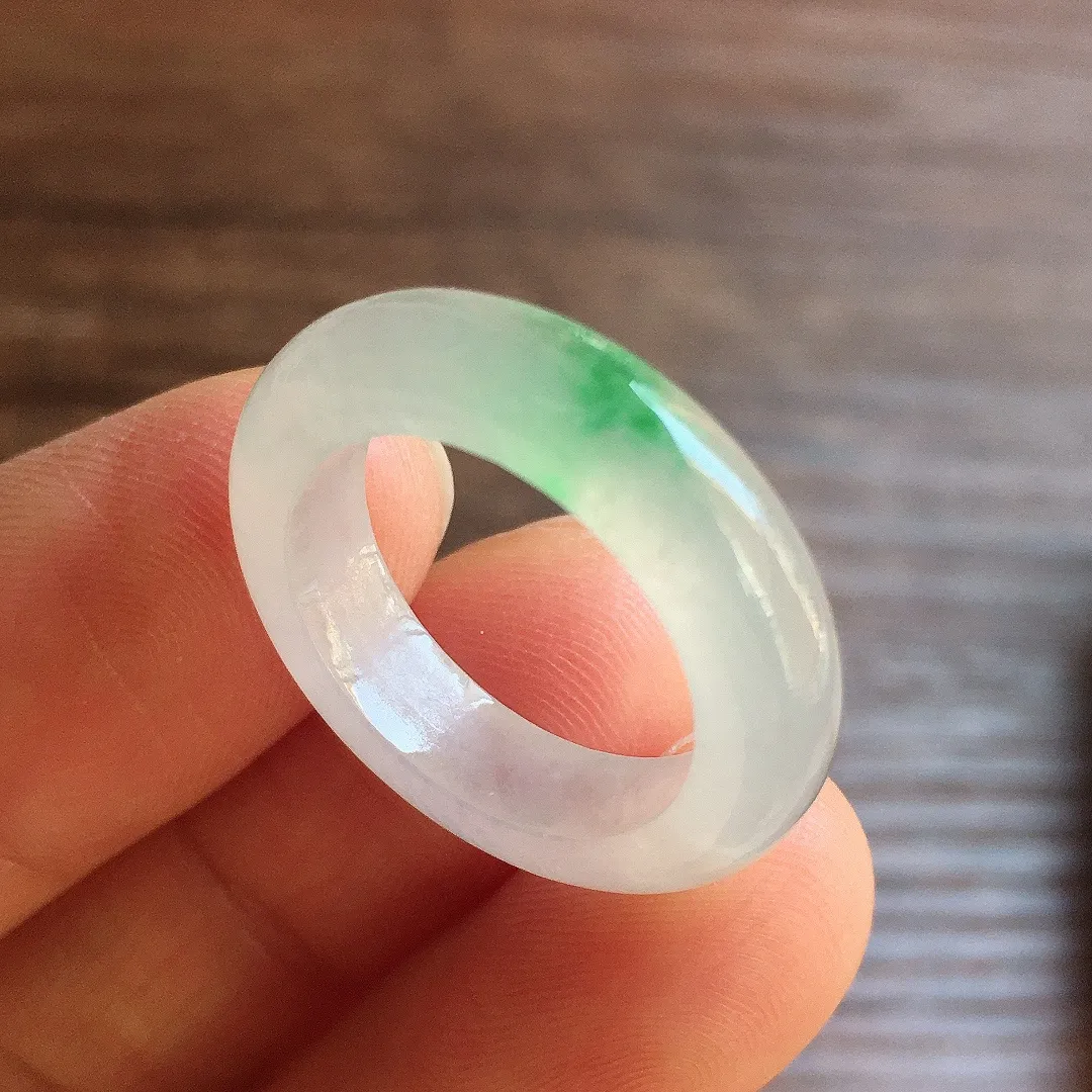 冰飘绿戒圈，指环，冰冰润润，玉质细腻，种水足，By2 圈口14 尺寸5.1*3.9