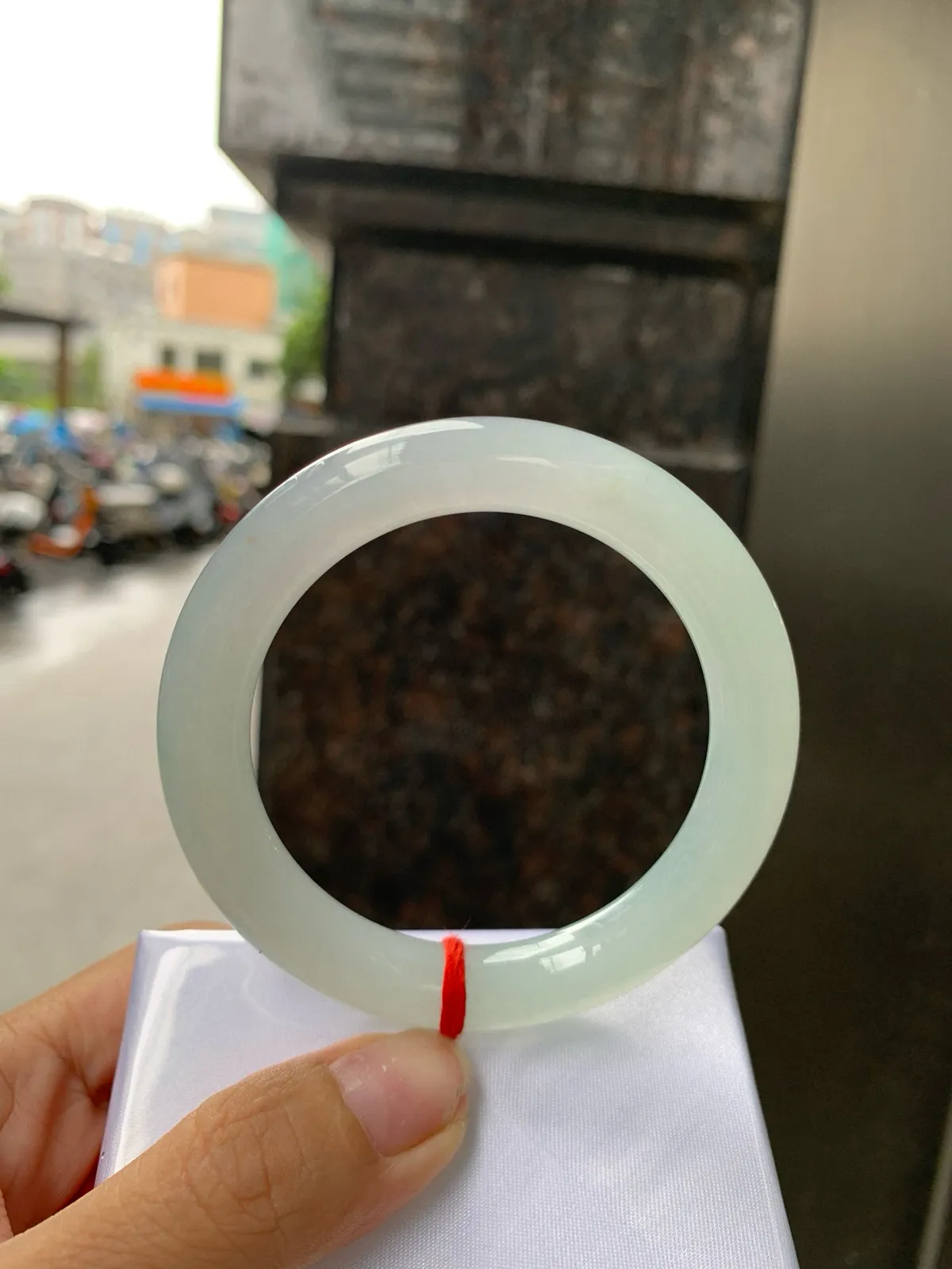 圆镯53.3圈口，翡翠冰种淡绿色手镯