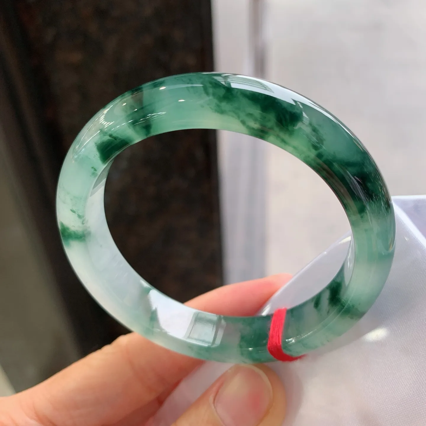 正圈高冰飘花 无瑕 尺寸：55.7/12.2/8.1 起荧光